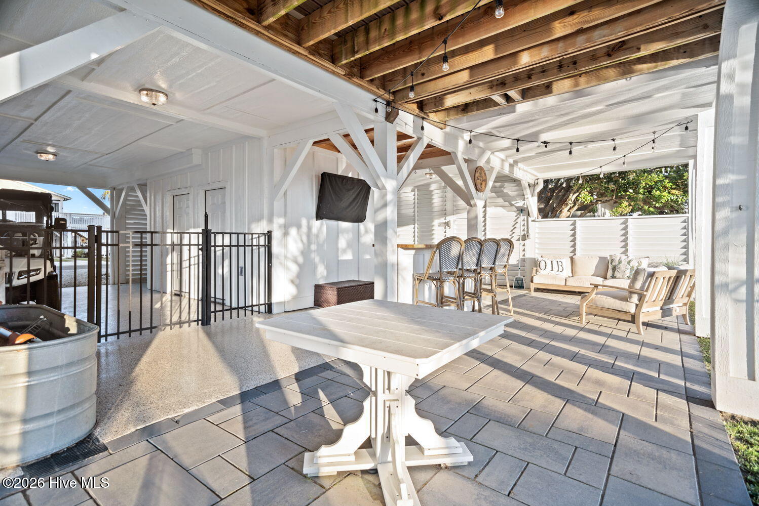 100569670 | Photo 15