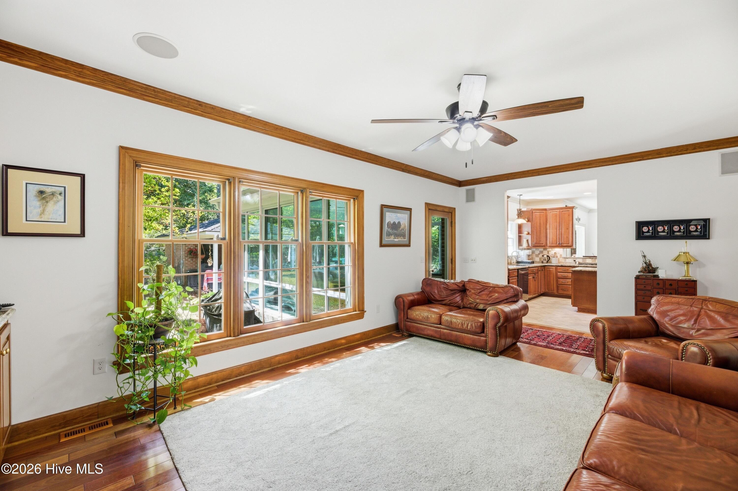 100566267 | Photo 19