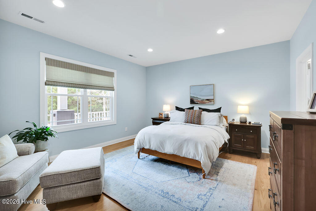 100557282 | Photo 15