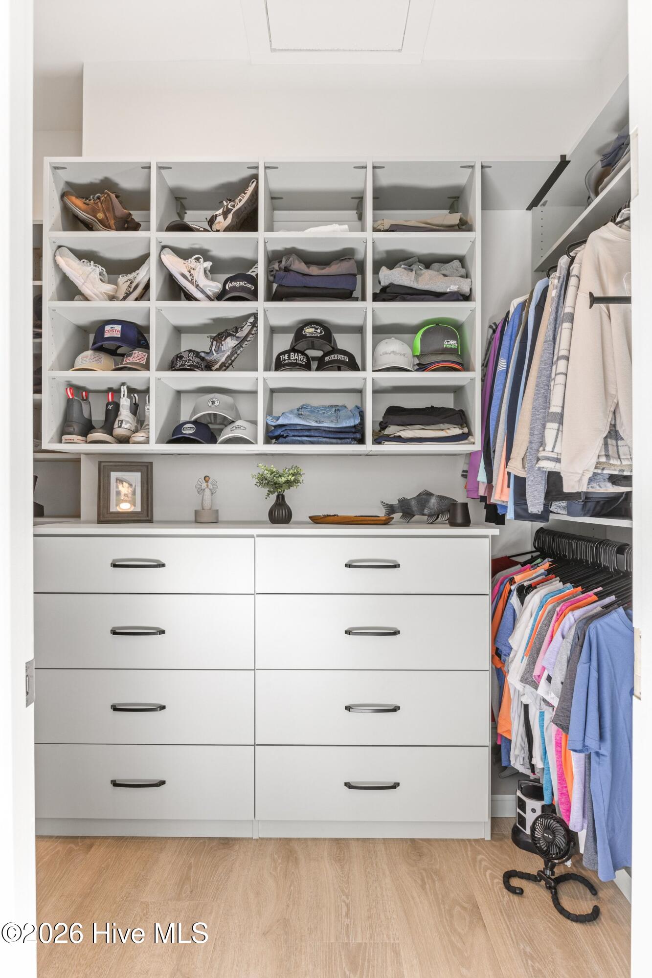 100553656 | Photo 27