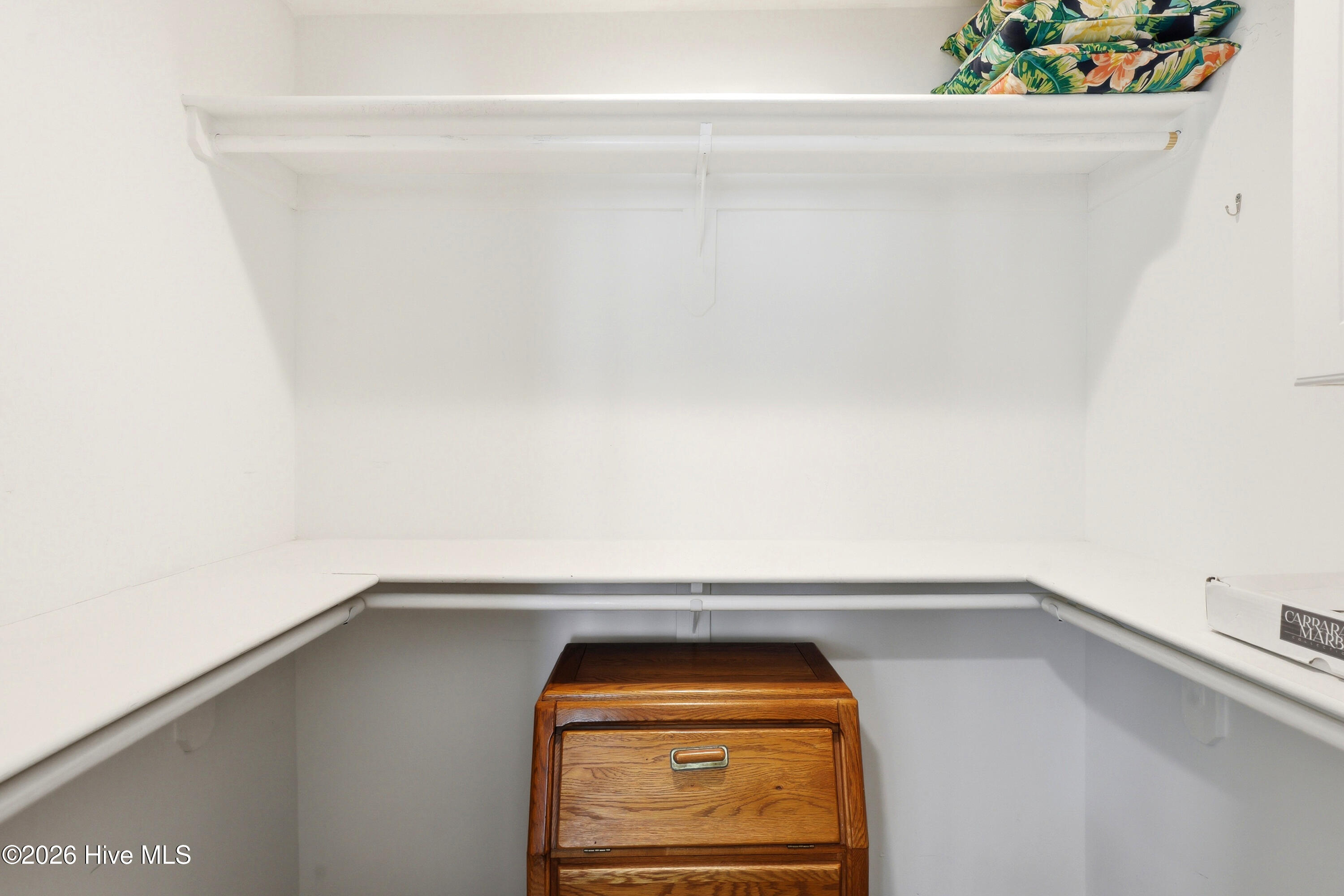 100569925 | Photo 19