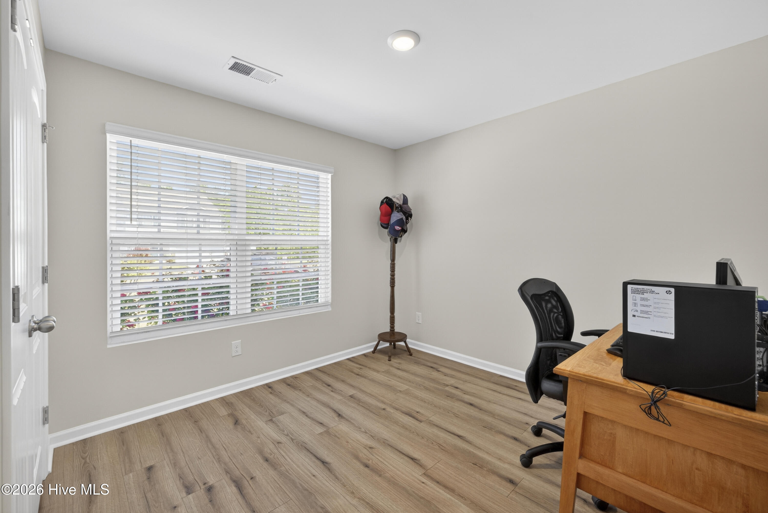 100570076 | Photo 13