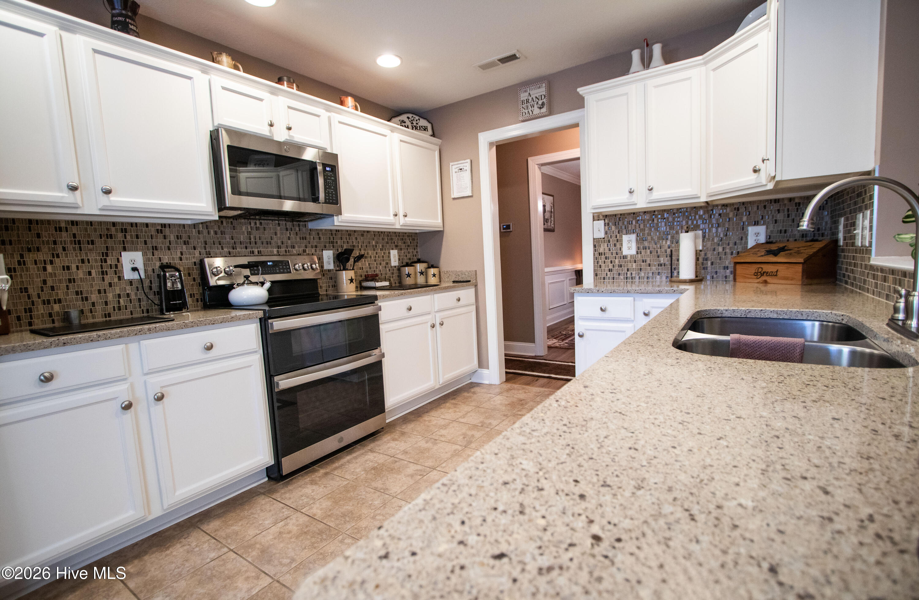 100569230 | Photo 10