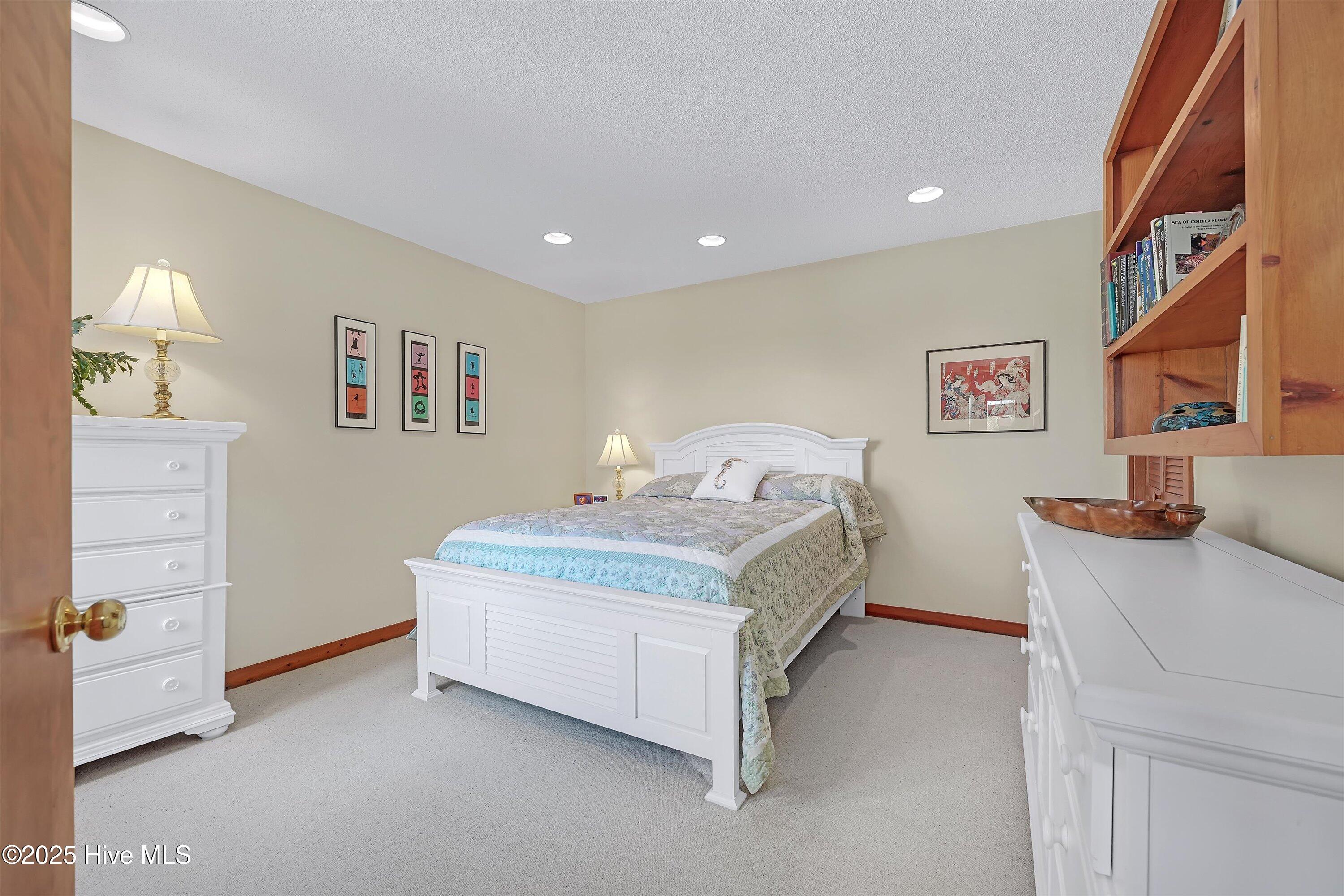 100522322 | Photo 22