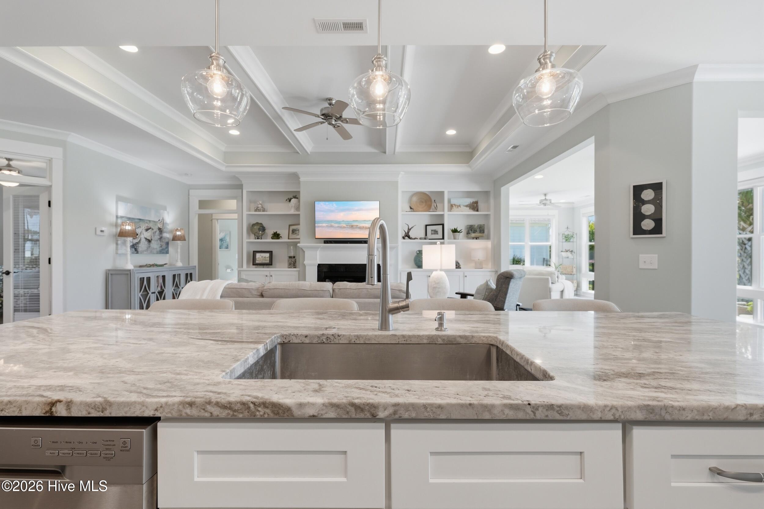 100567823 | Photo 28