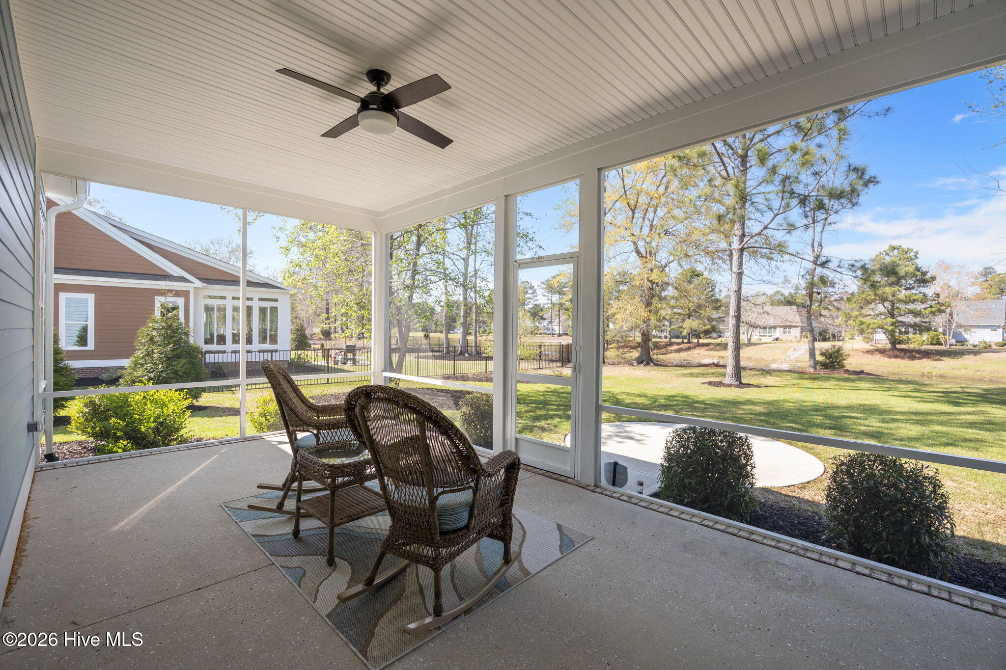 100563731 | Photo 47