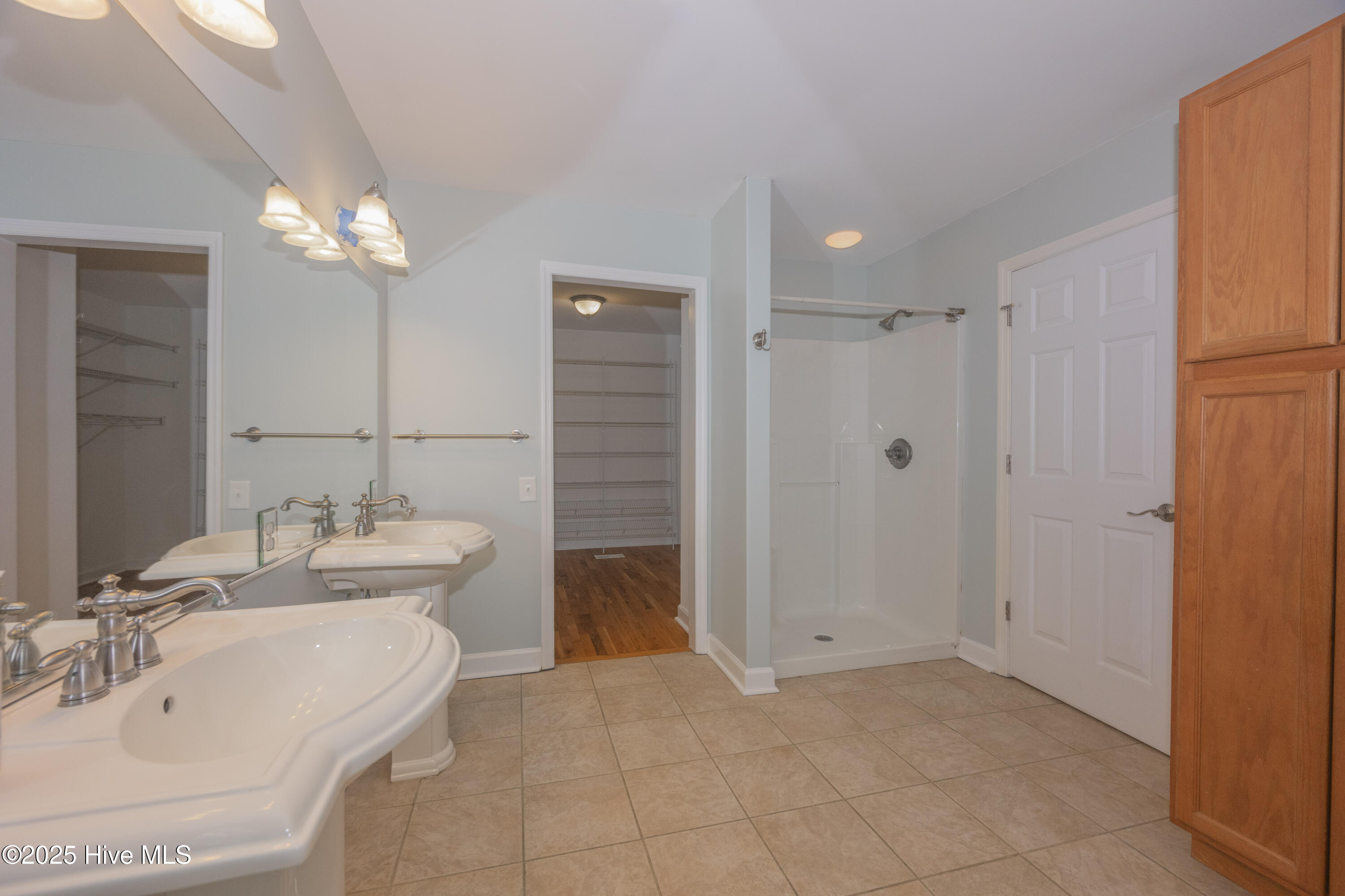 100523766 | Photo 36