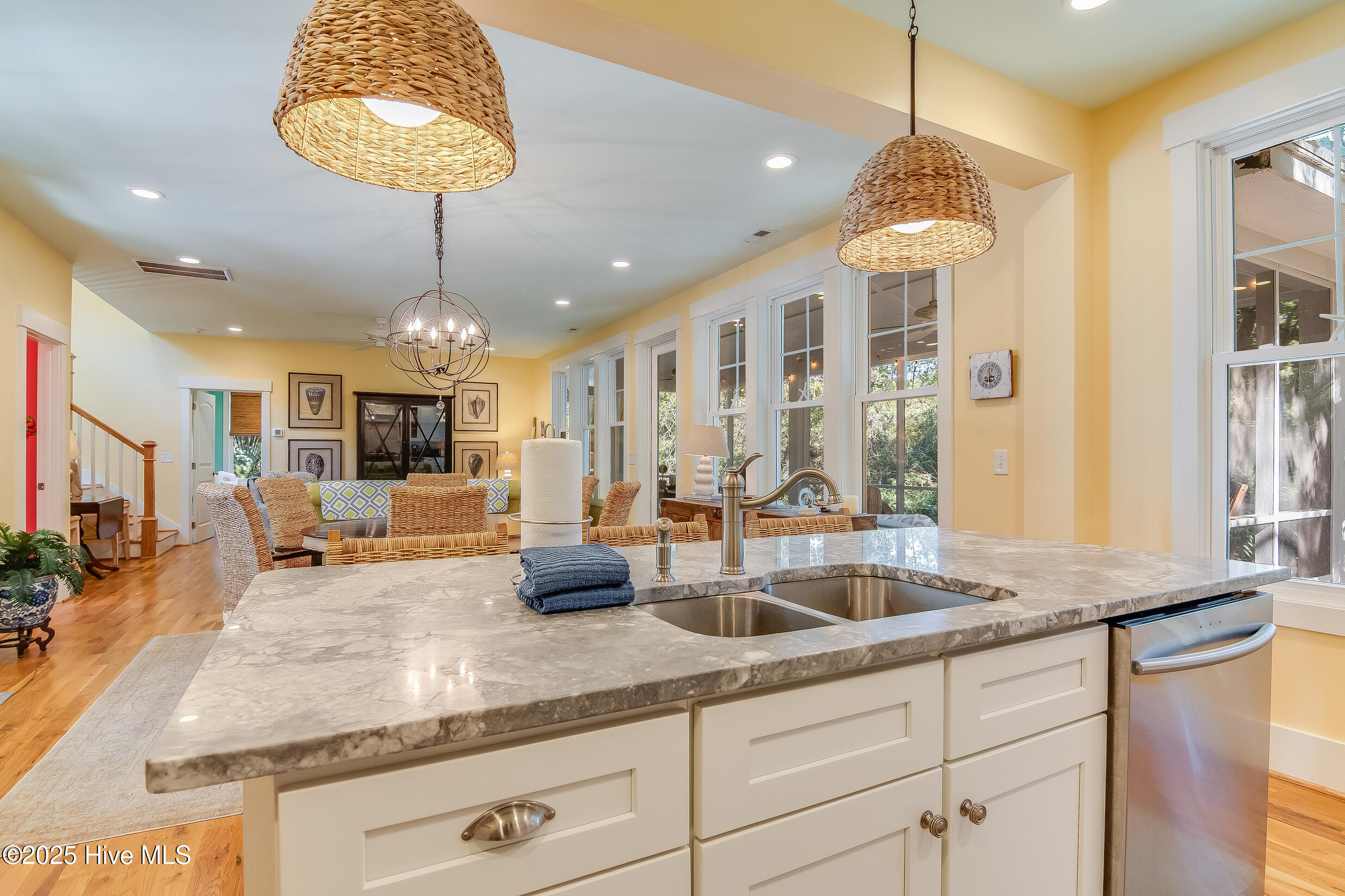 100545304 | Photo 11