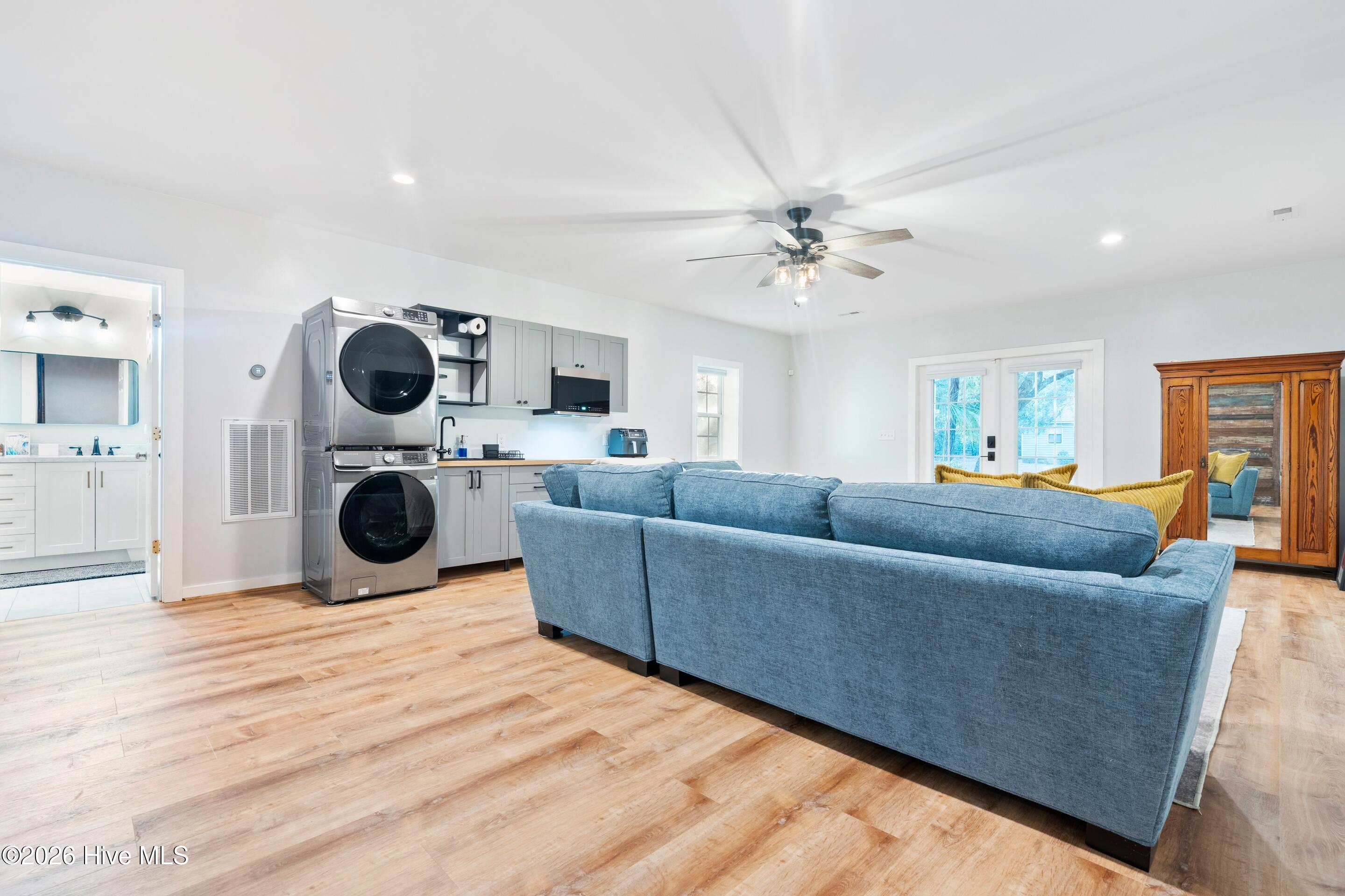 100549187 | Photo 67