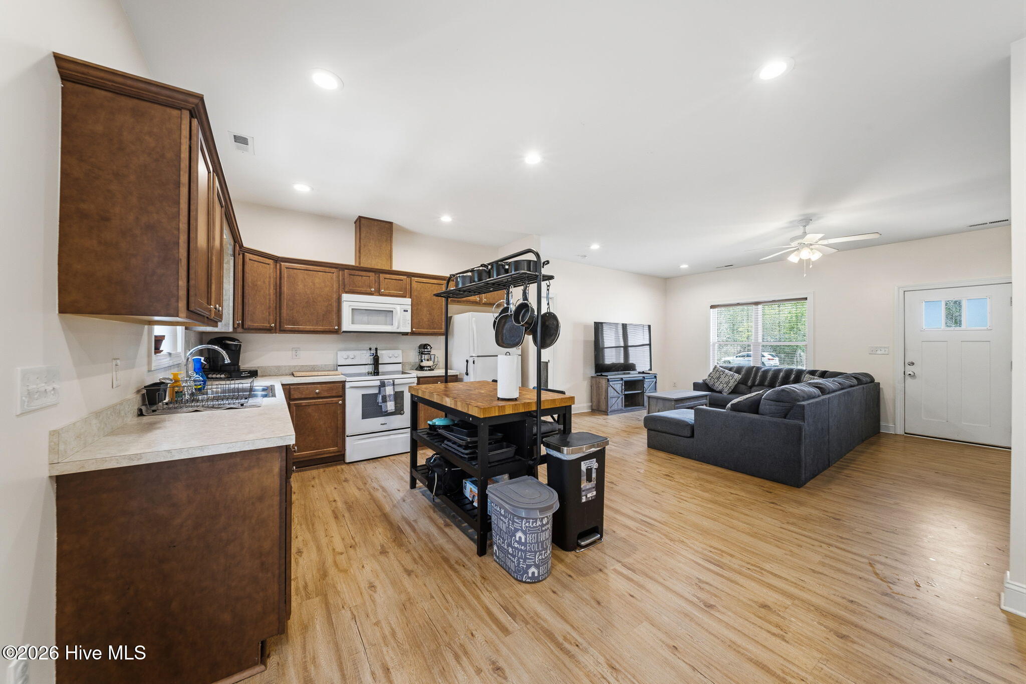 100565860 | Photo 10