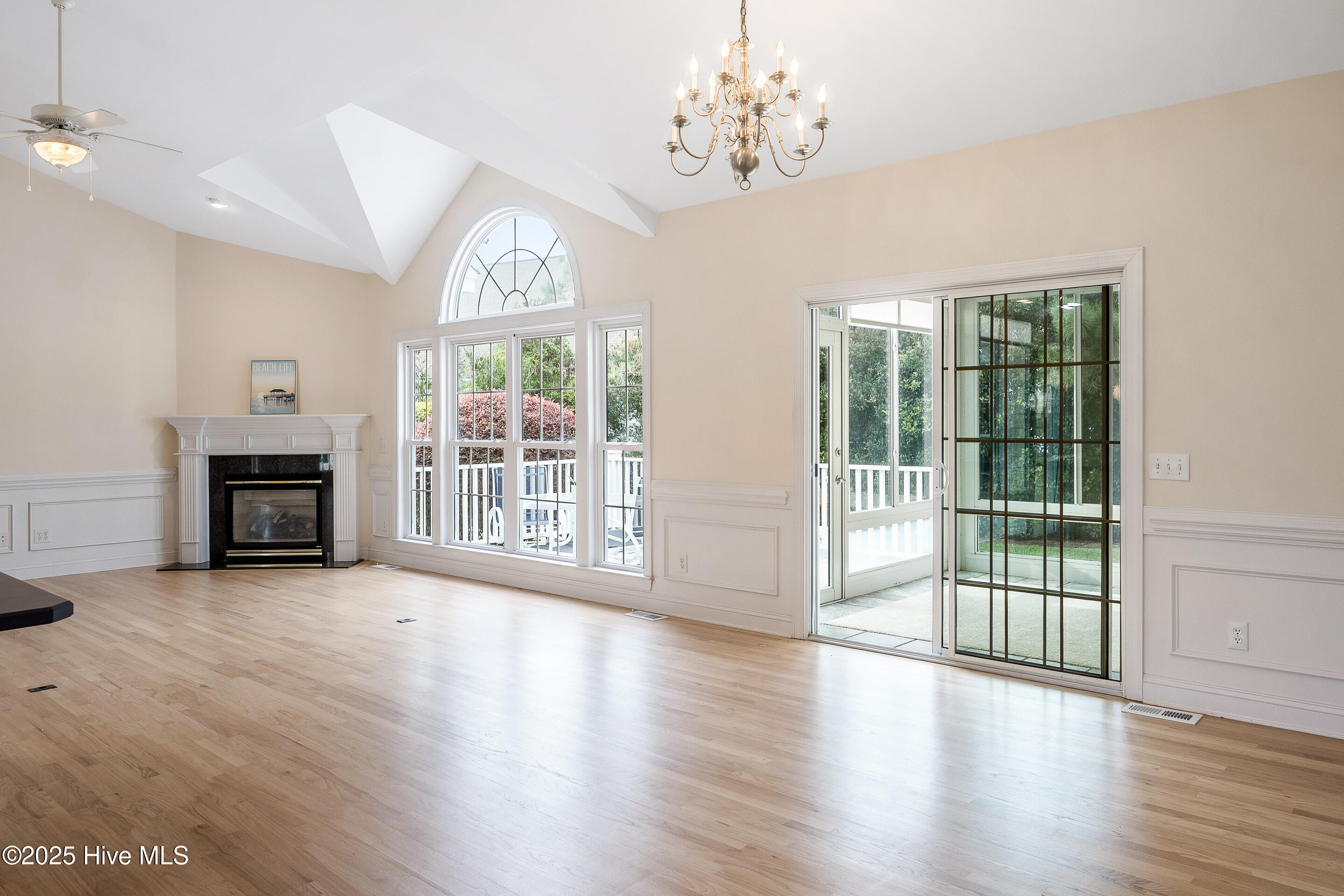 100499709 | Photo 12