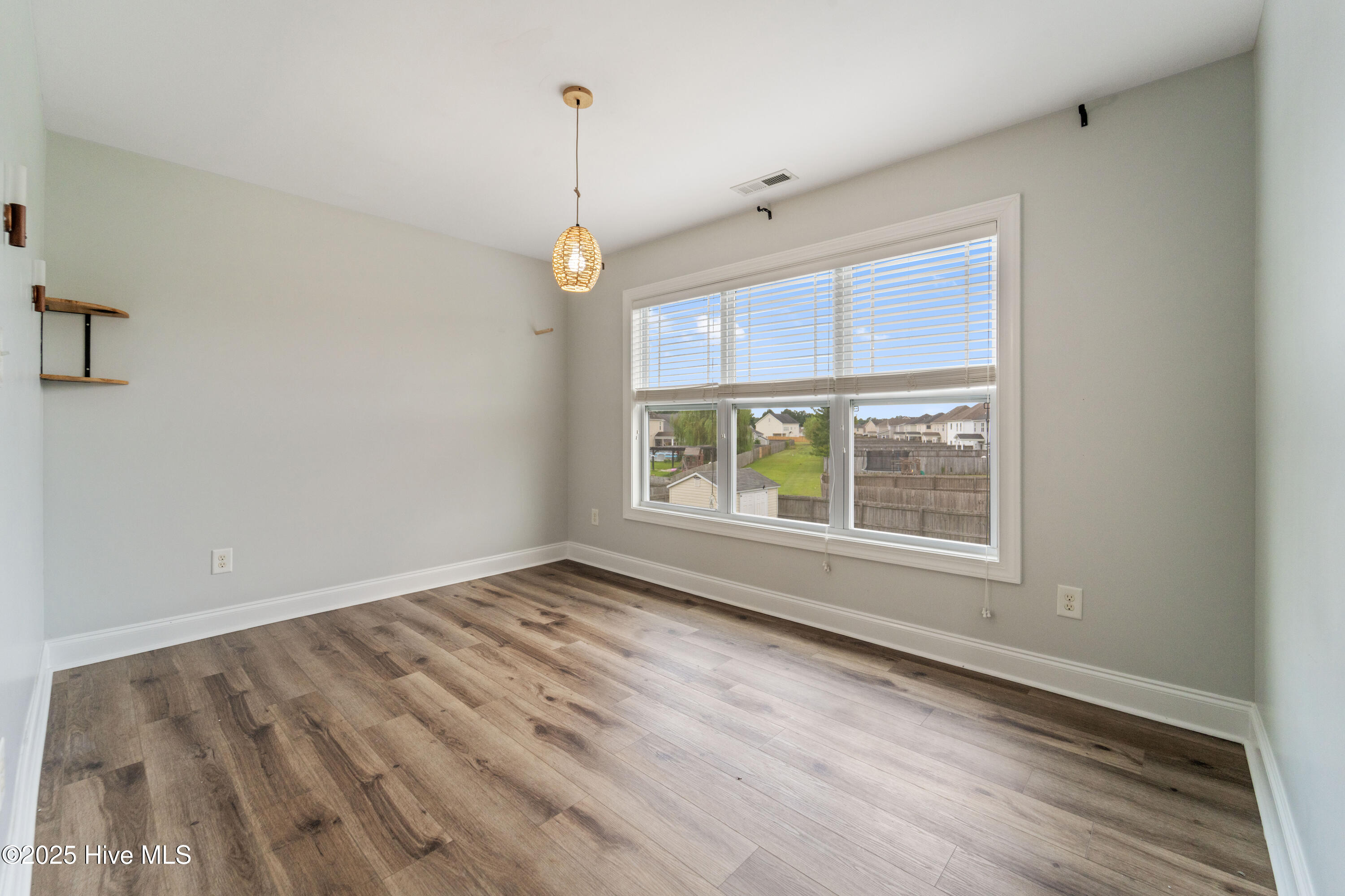 100525842 | Photo 50