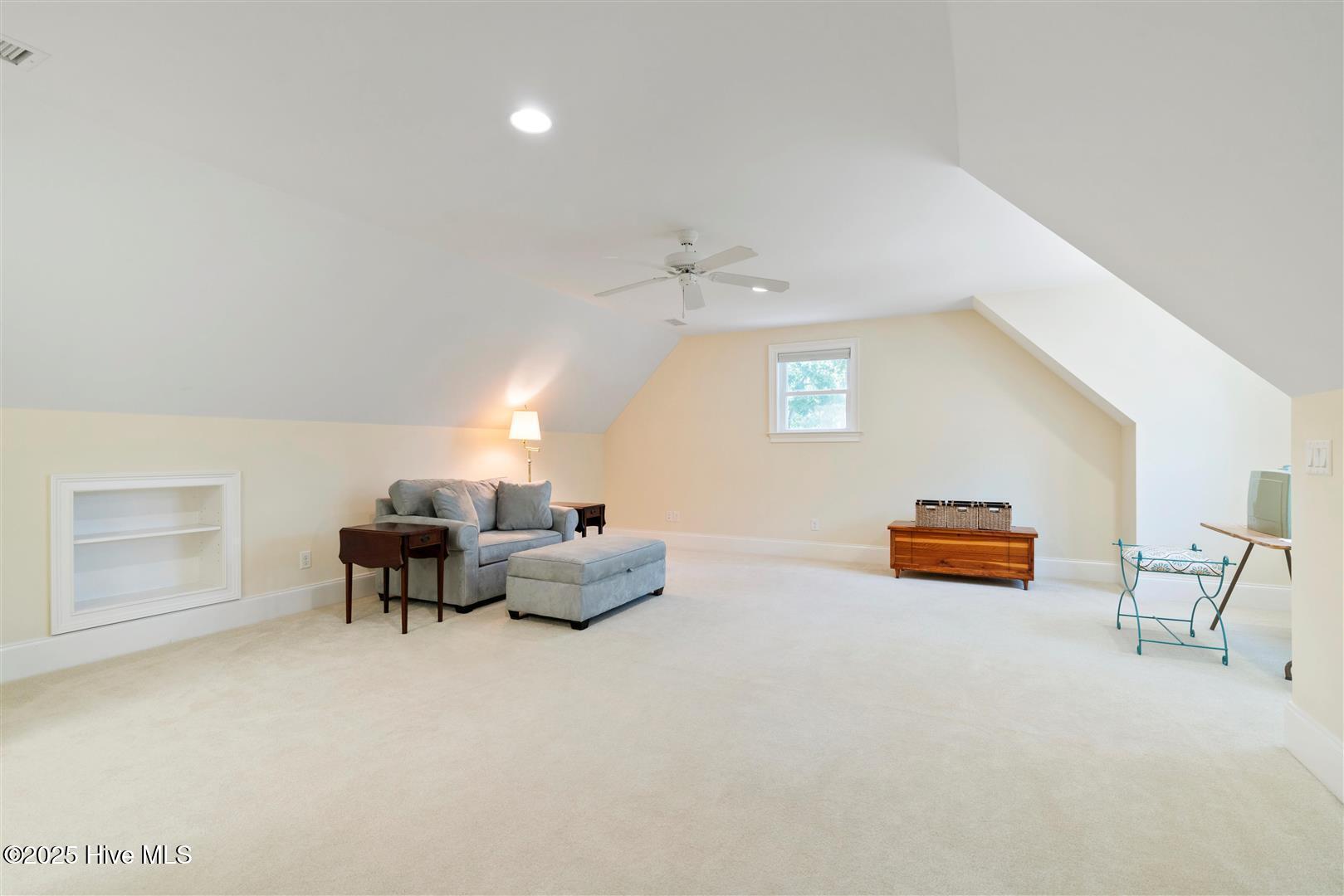 100518615 | Photo 64