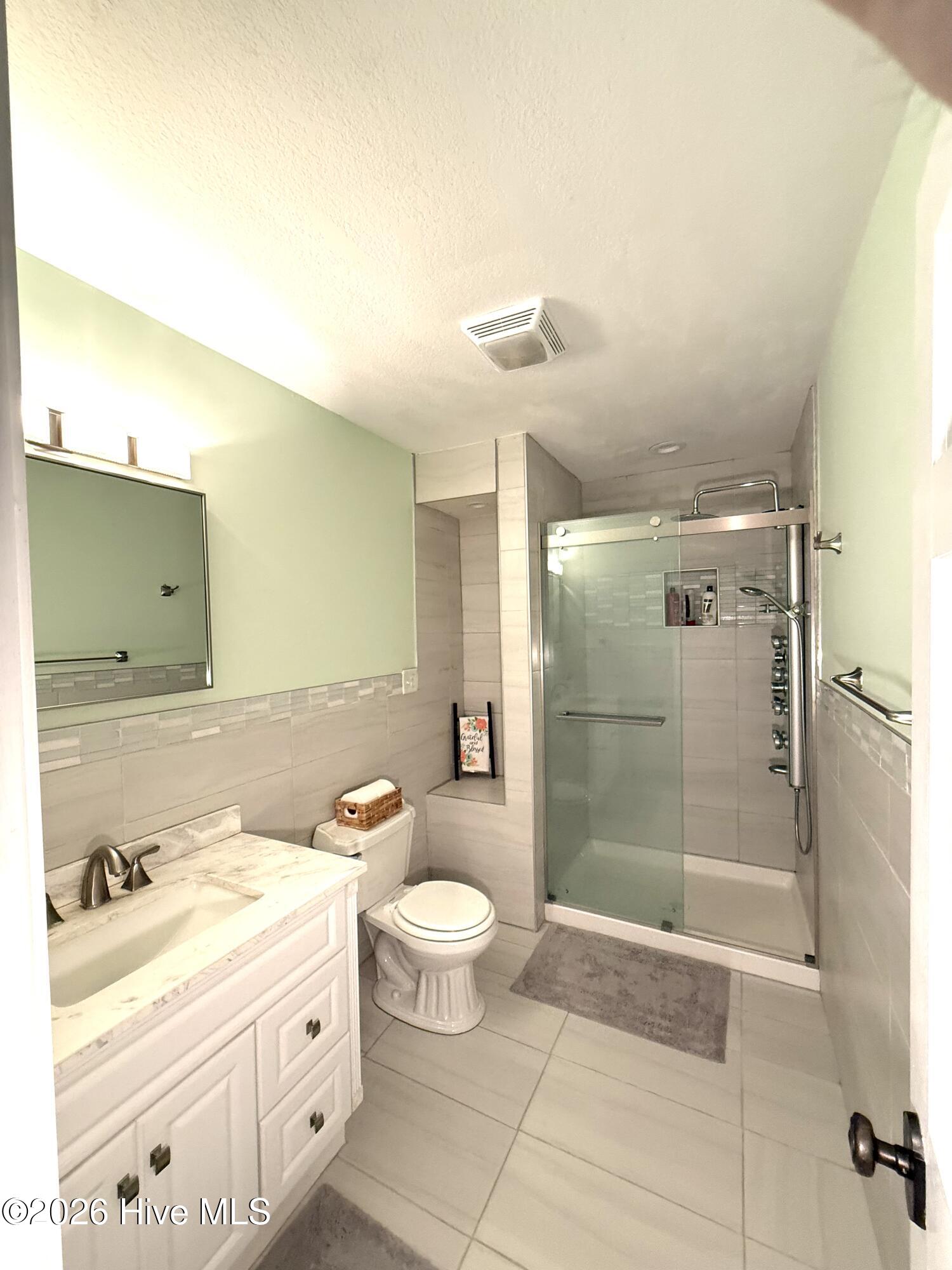 100559572 | Photo 25