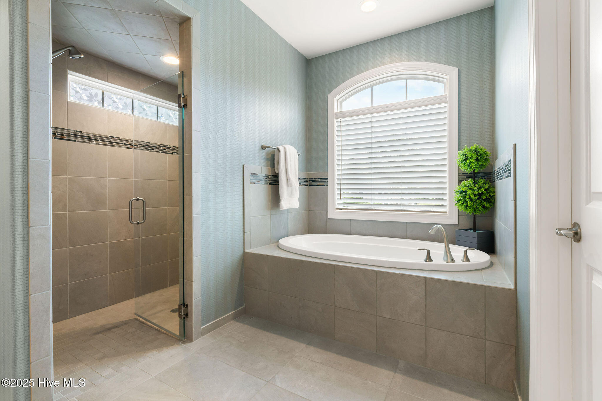 100517606 | Photo 56