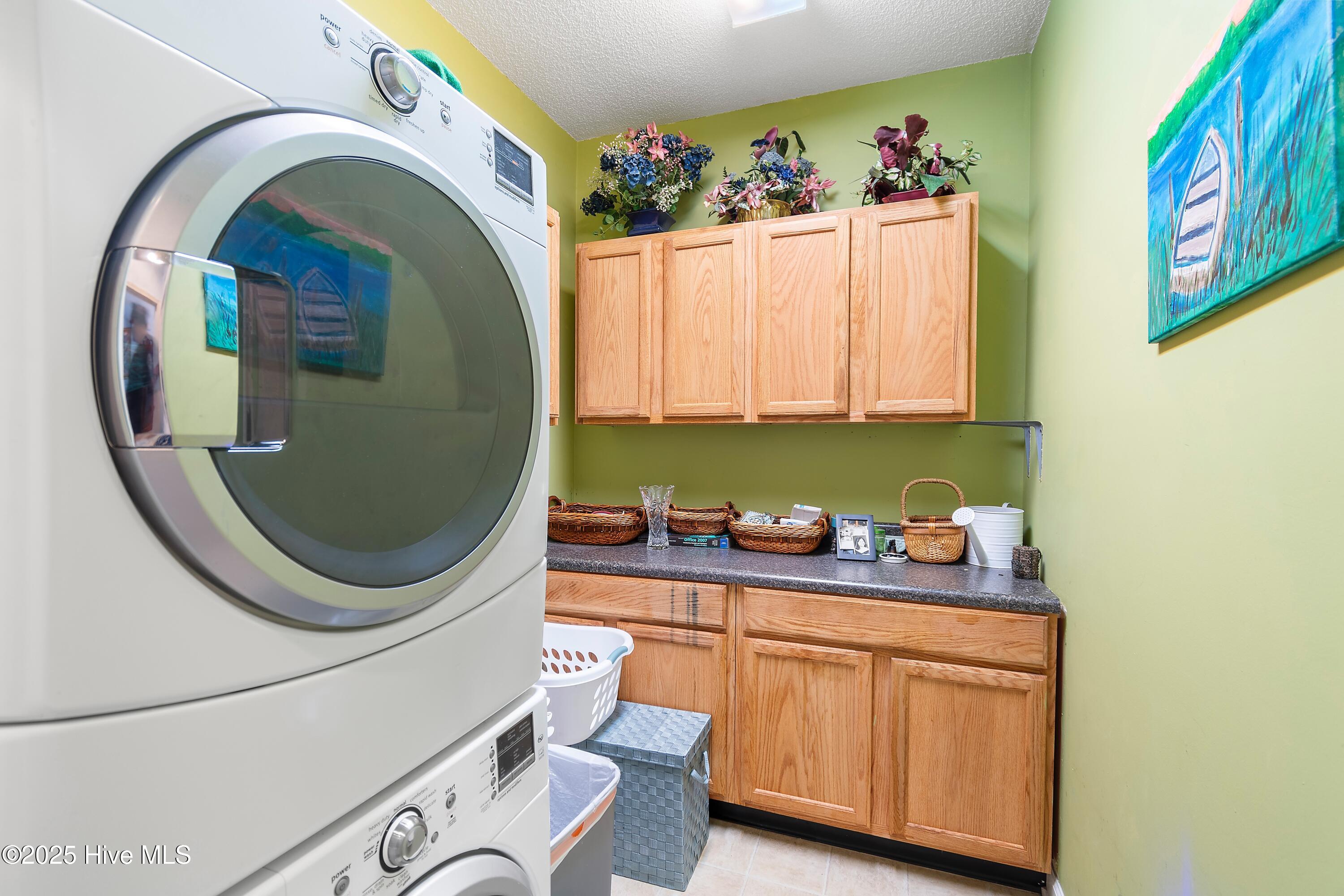 100545372 | Photo 14