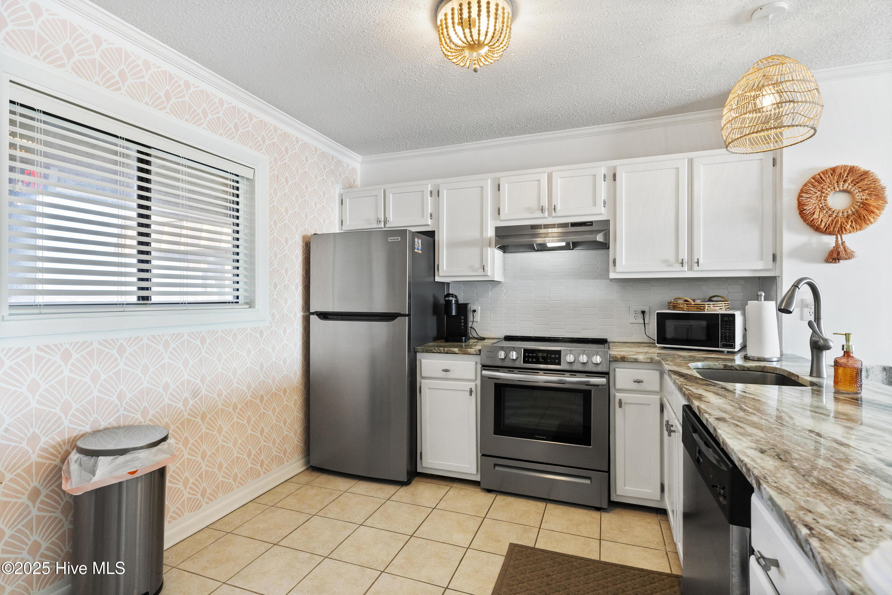 100529356 | Photo 13