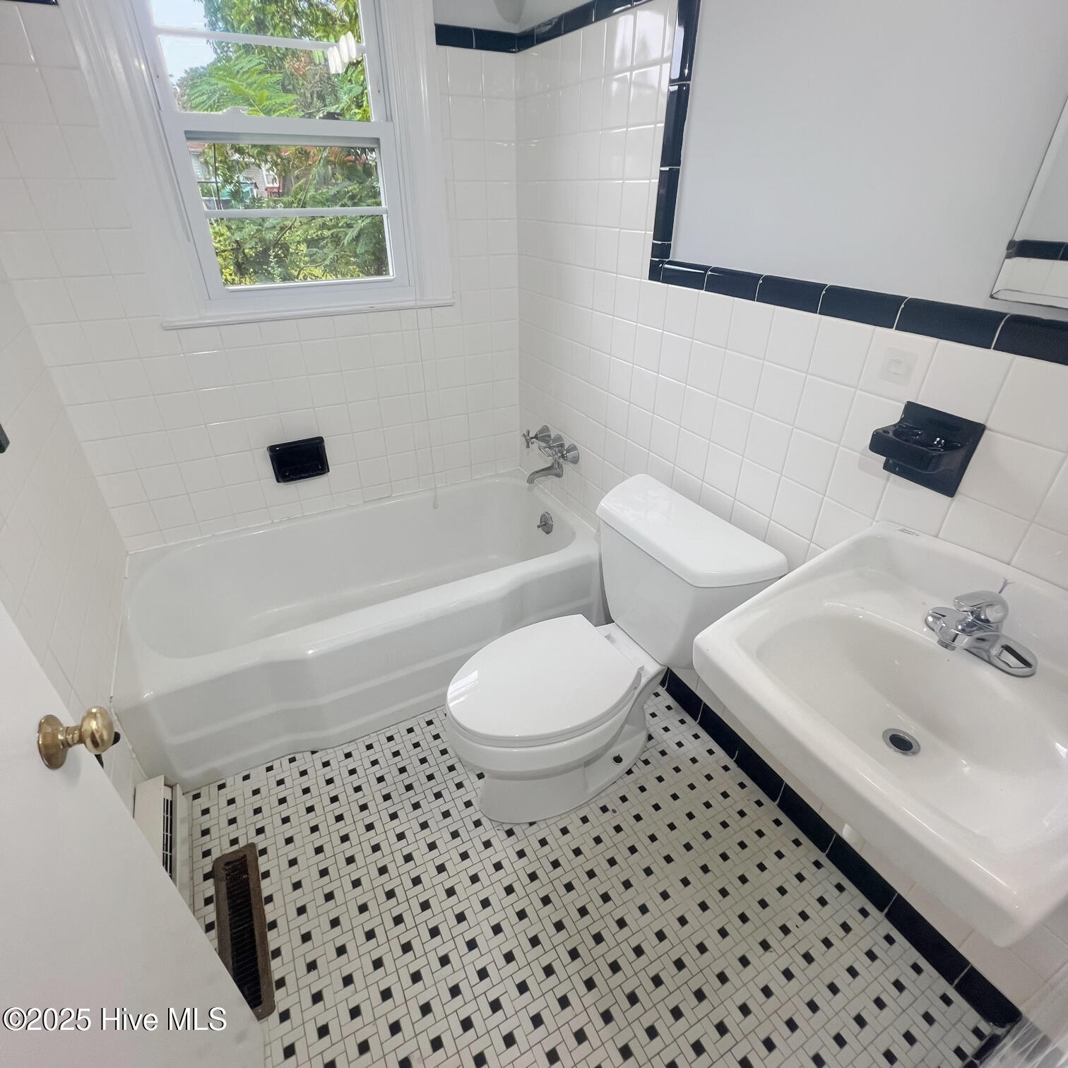 Downstairs bath - 2803 Jackson Dr