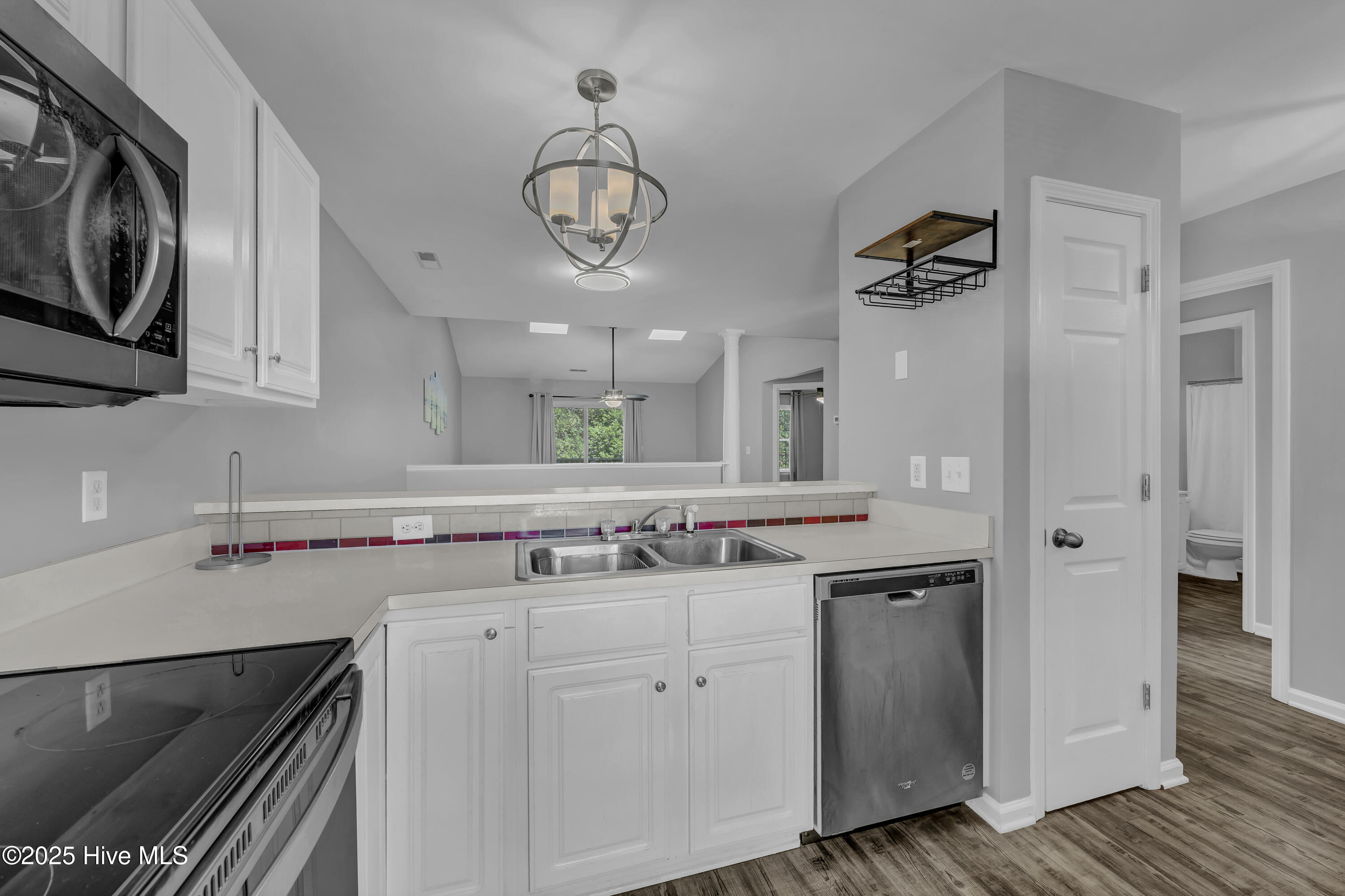 100544412 | Photo 21