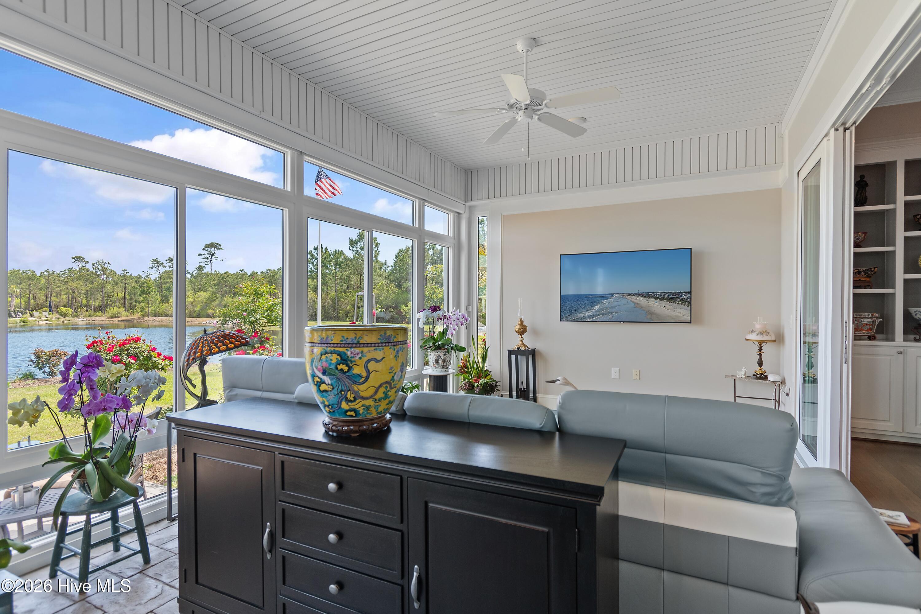 100560288 | Photo 87