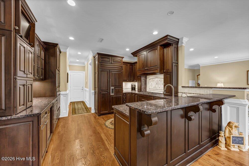 100557669 | Photo 16