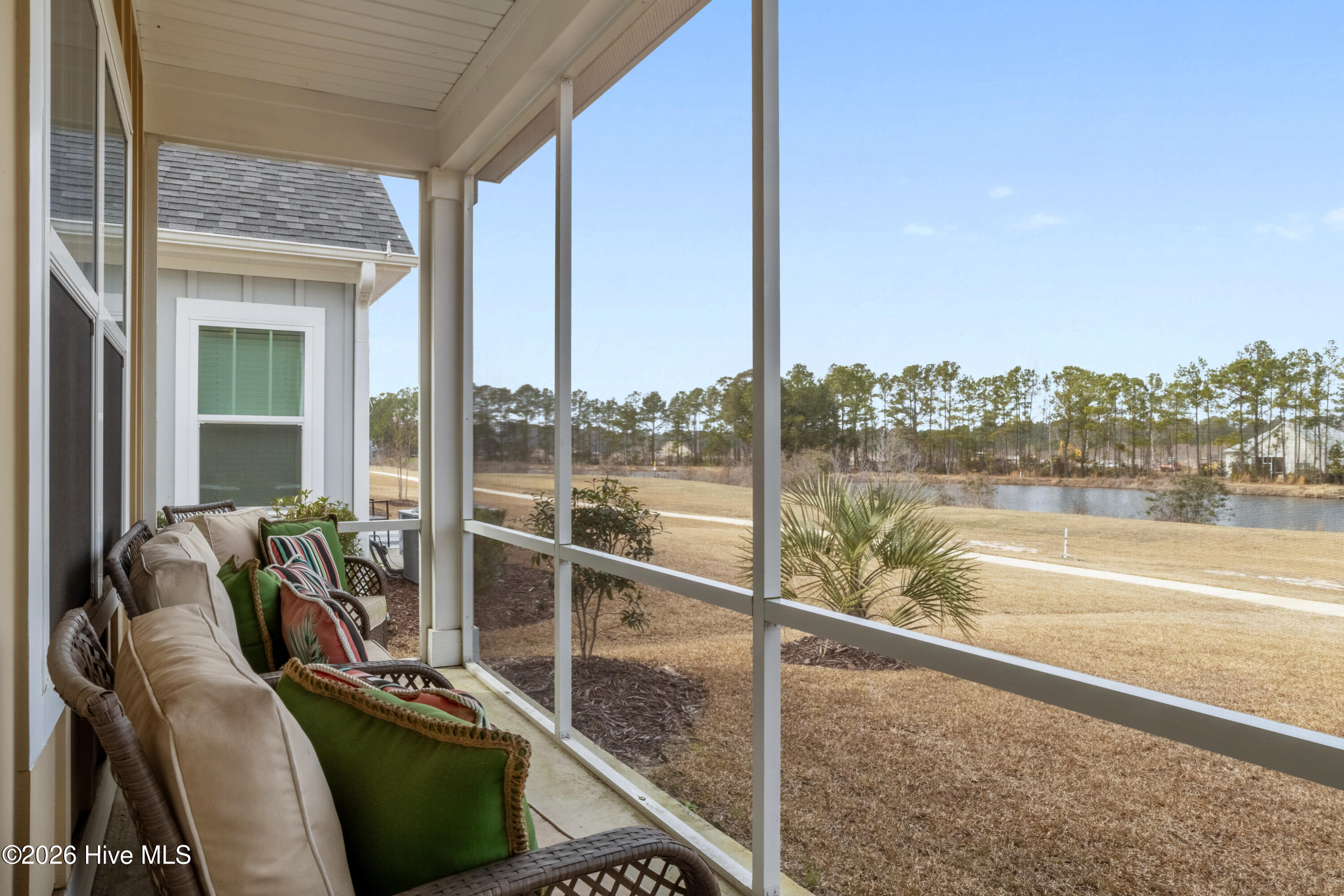 100557212 | Photo 35