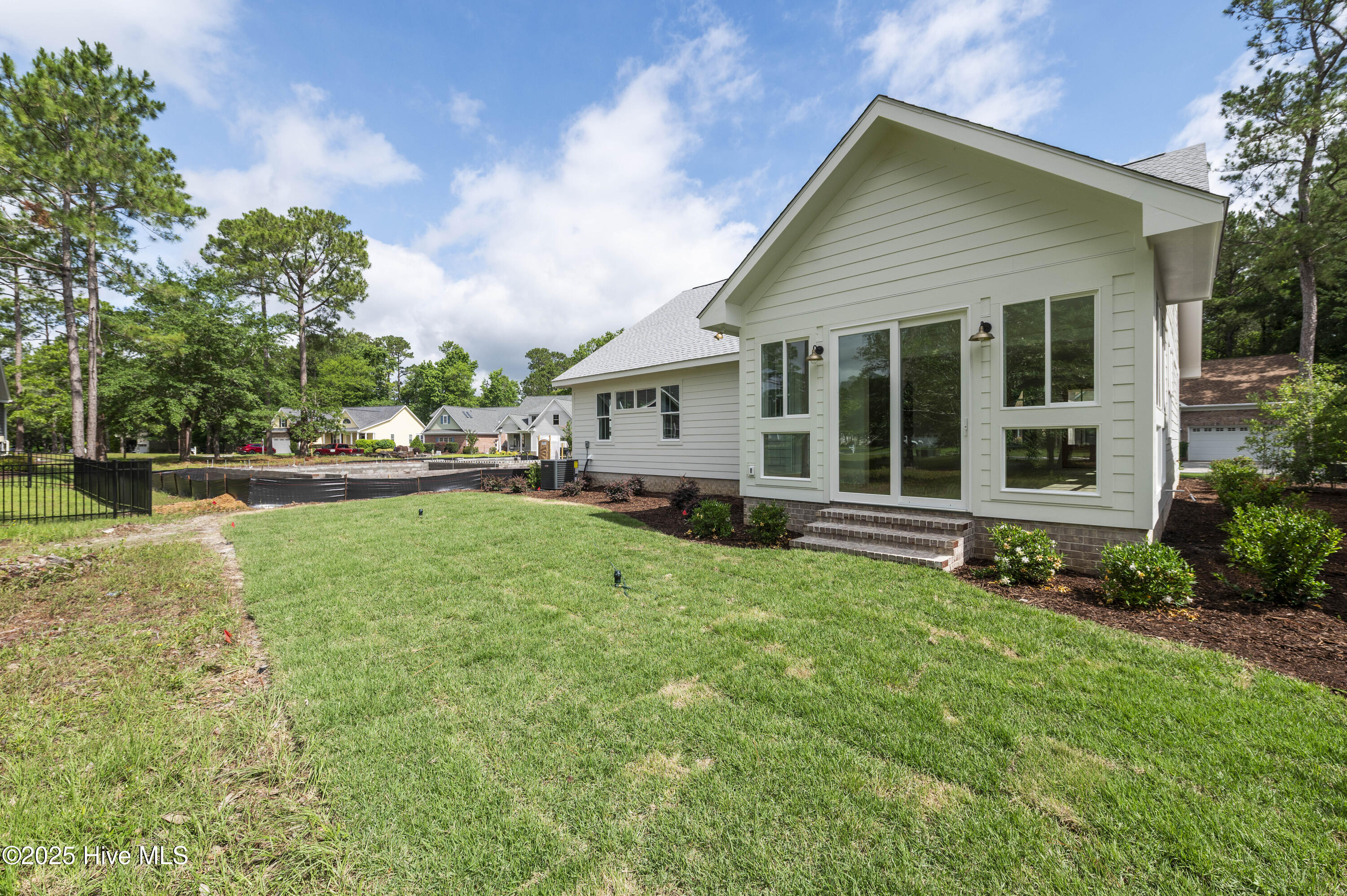 100490321 | Photo 49