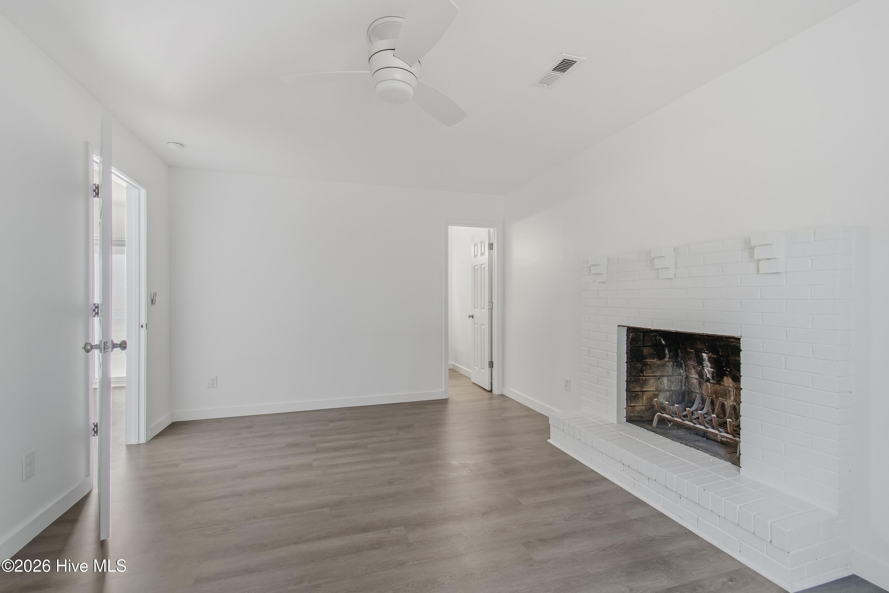 100550863 | Photo 23