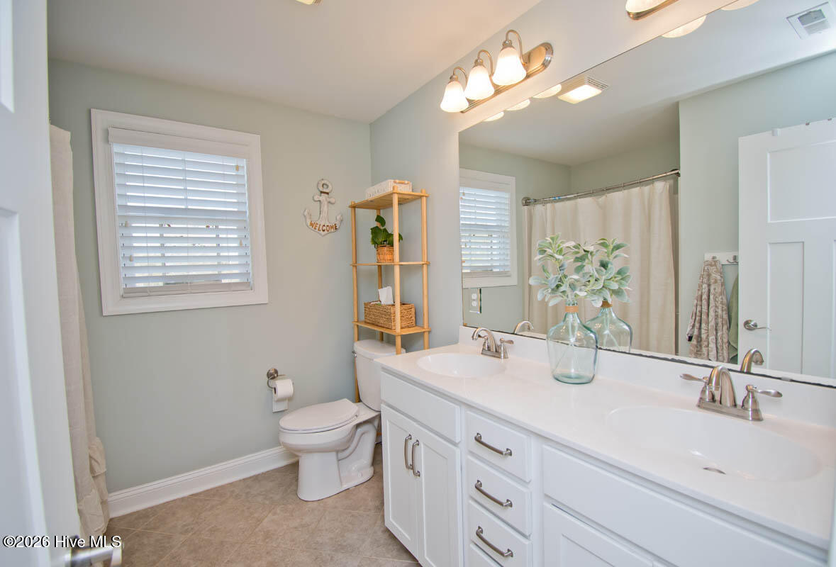 100562349 | Photo 27