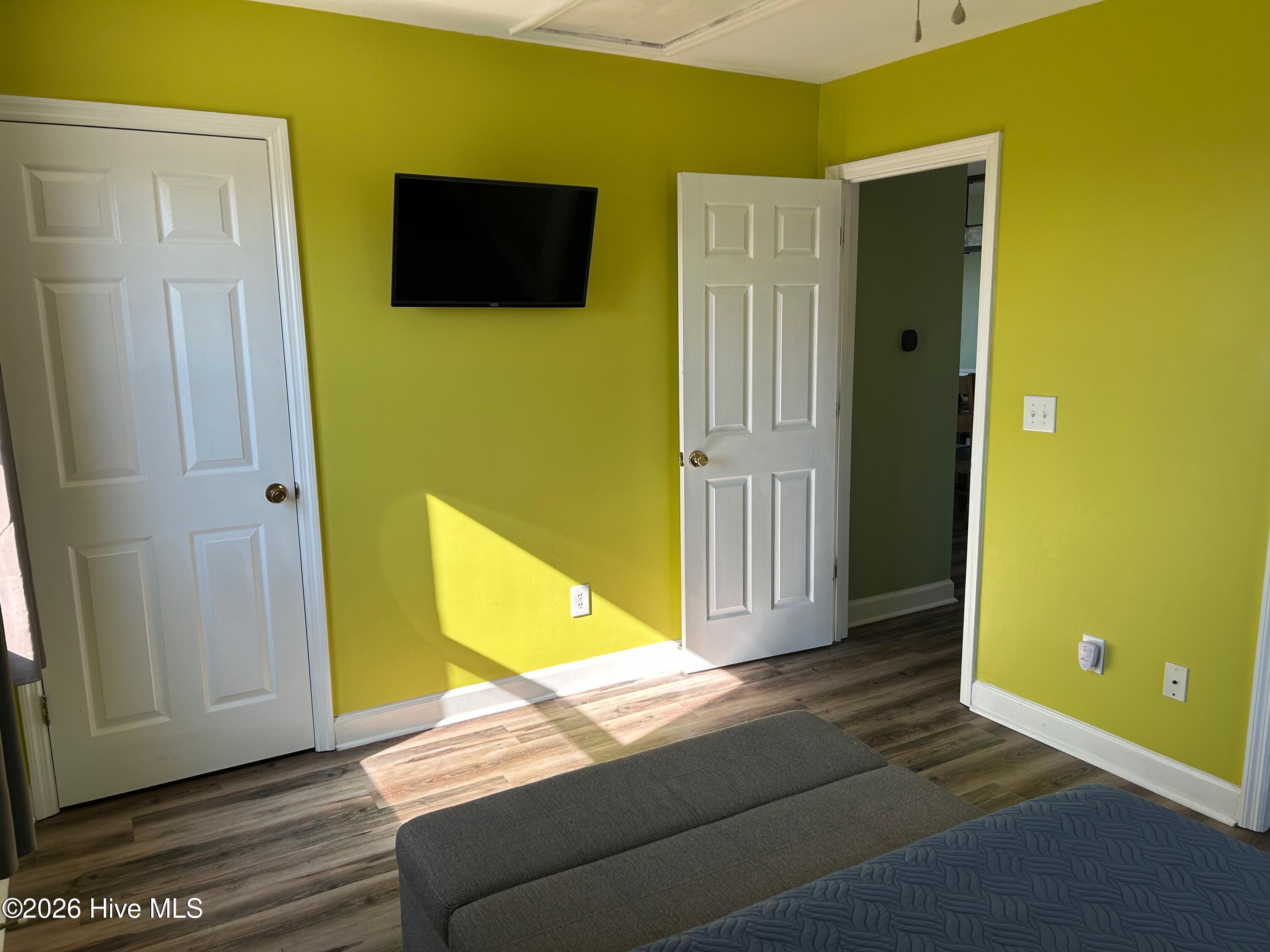 100563924 | Photo 28