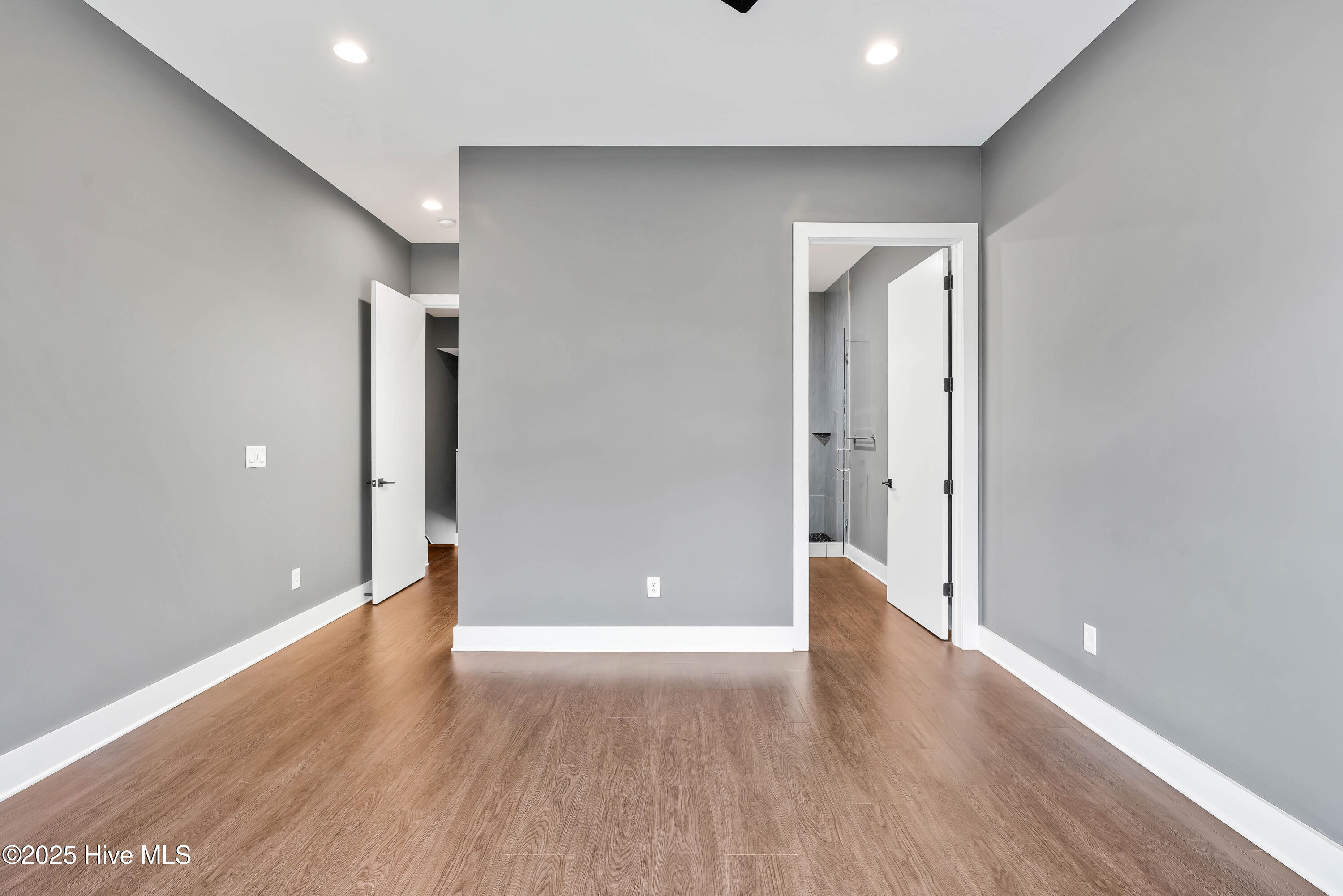 100546123 | Photo 24