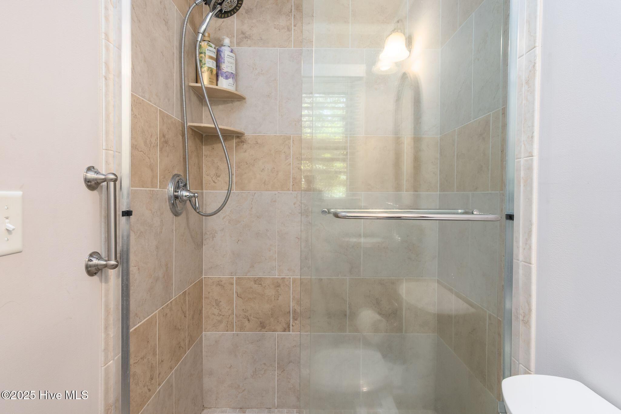 100529012 | Photo 25