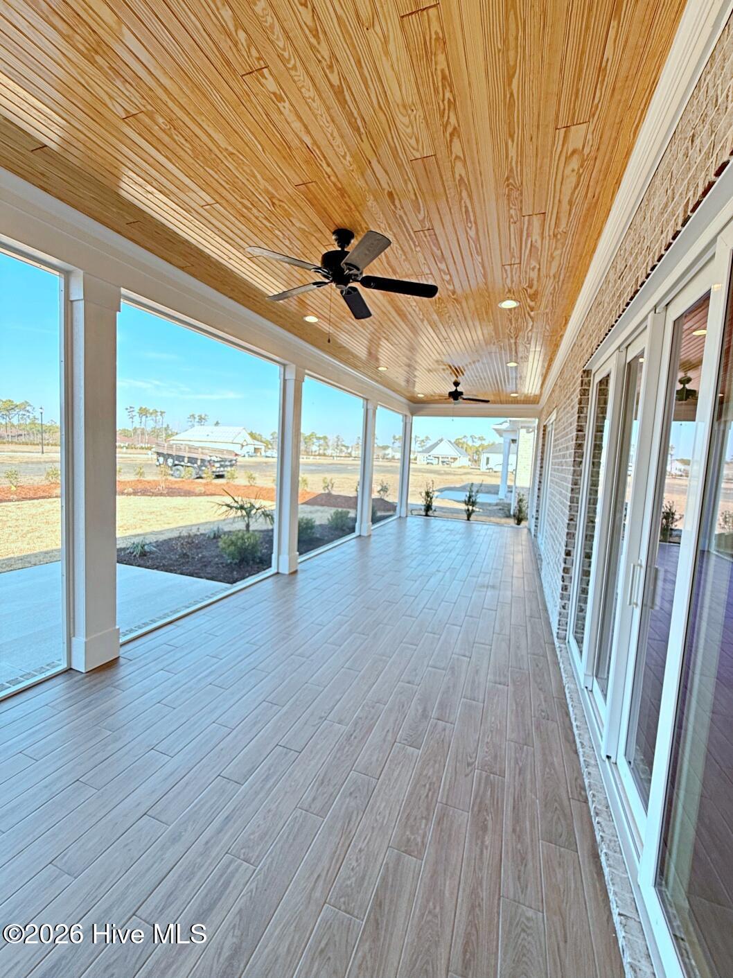 100553338 | Photo 48