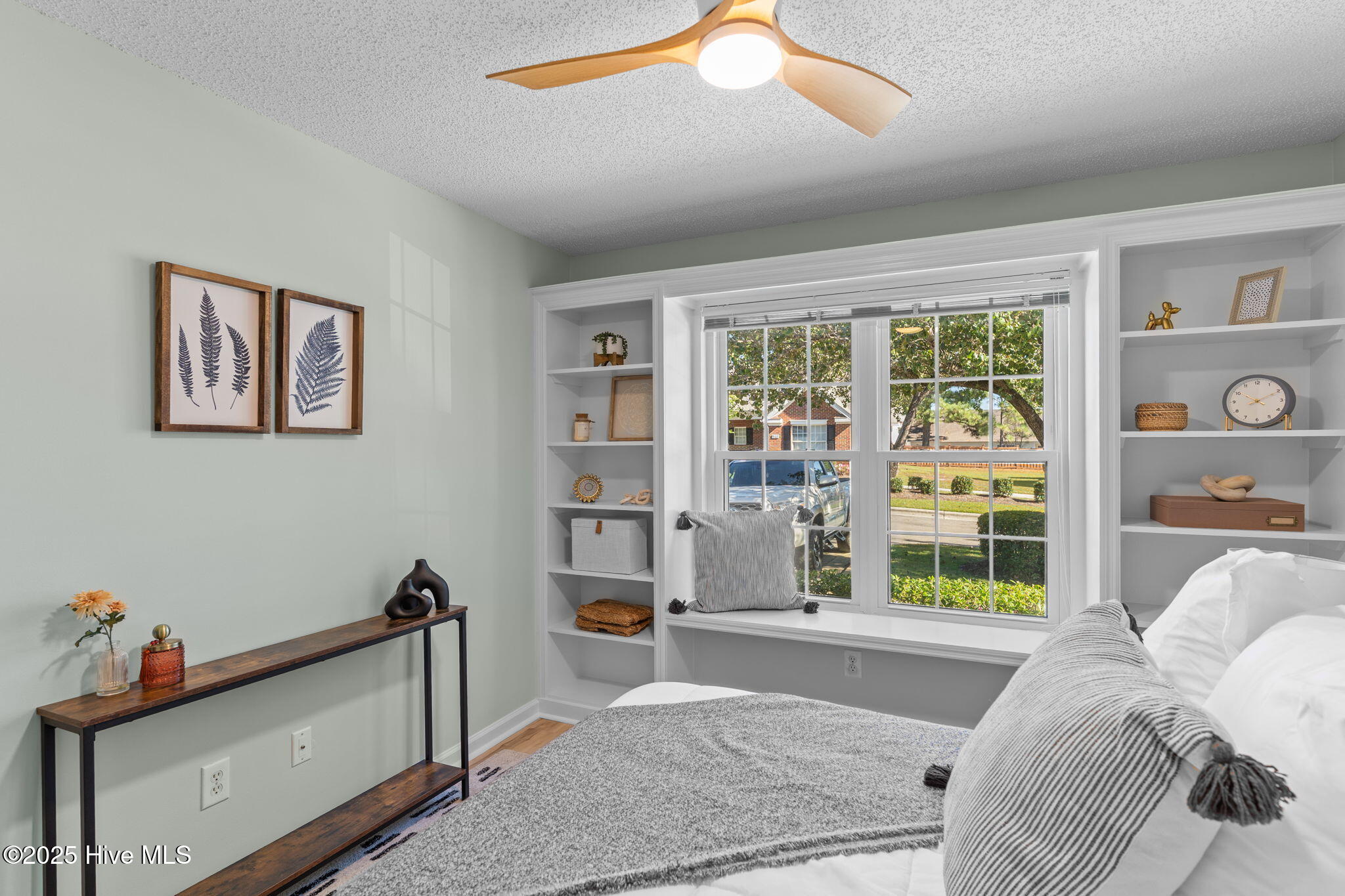 100537786 | Photo 26