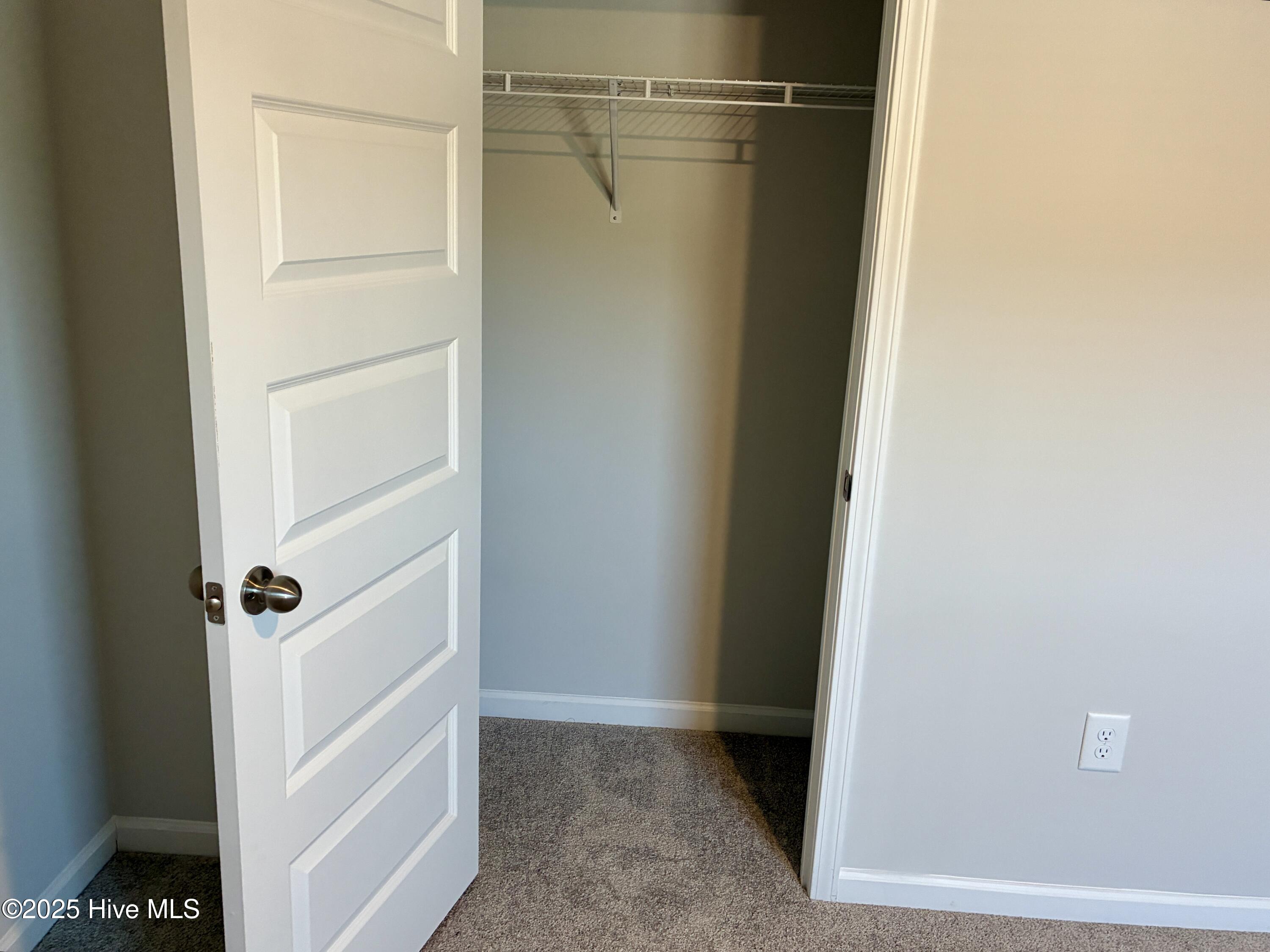 100543140 | Photo 38