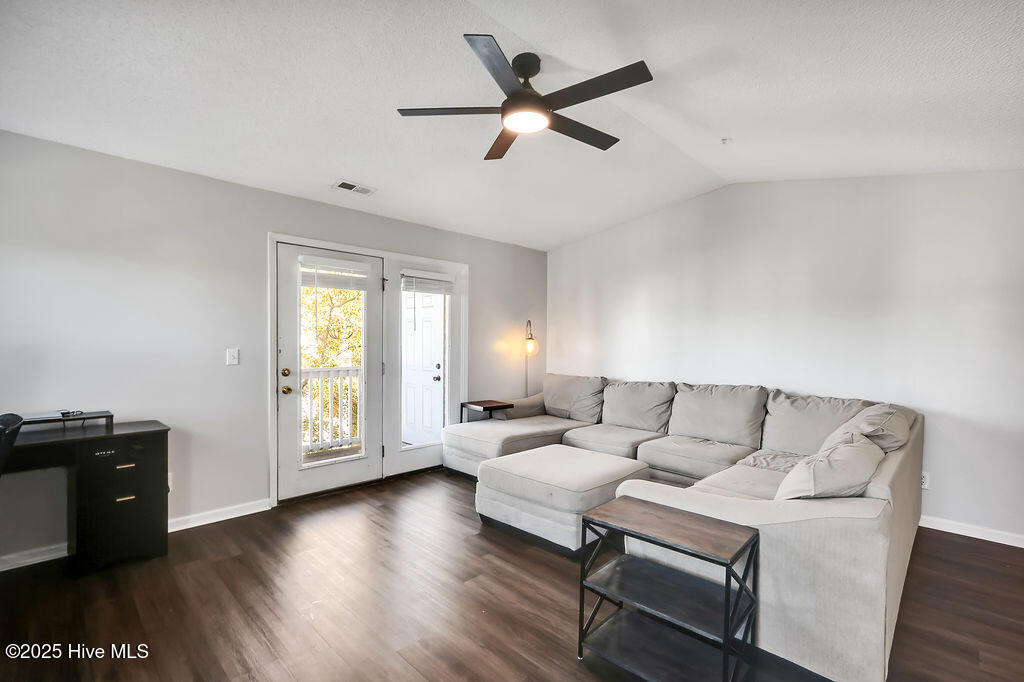 100546655 | Photo 15