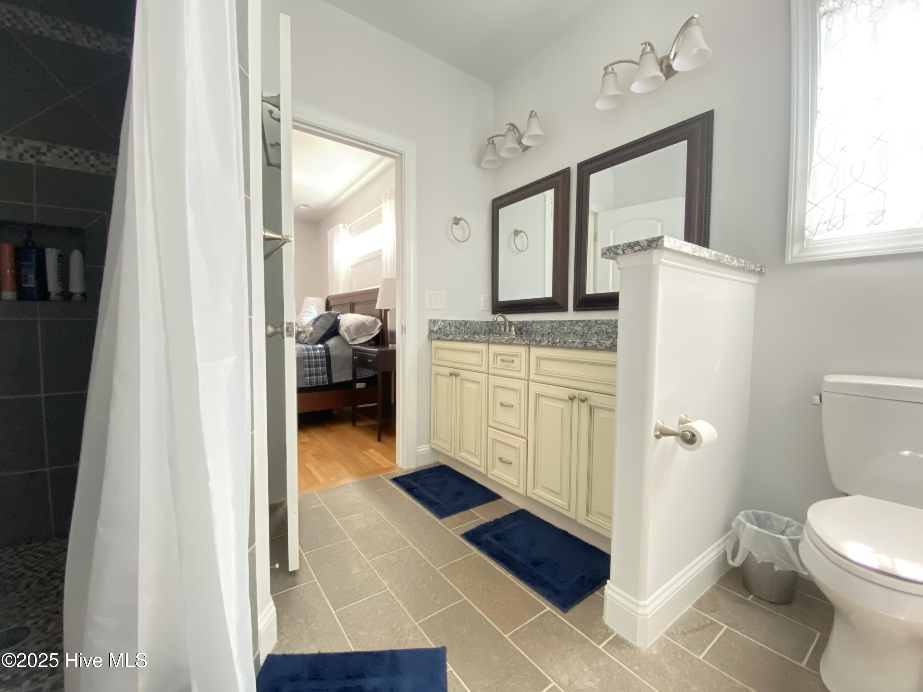 100533868 | Photo 24