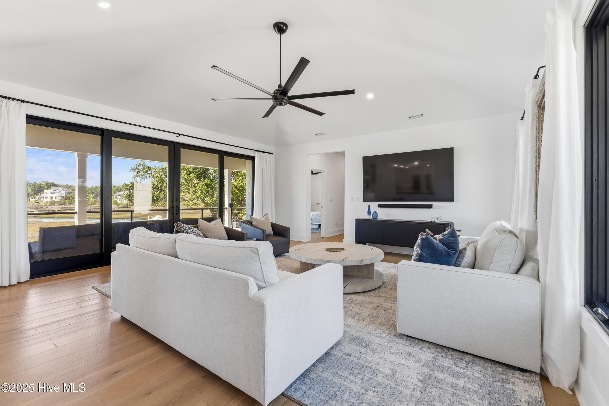 100541015 | Photo 67