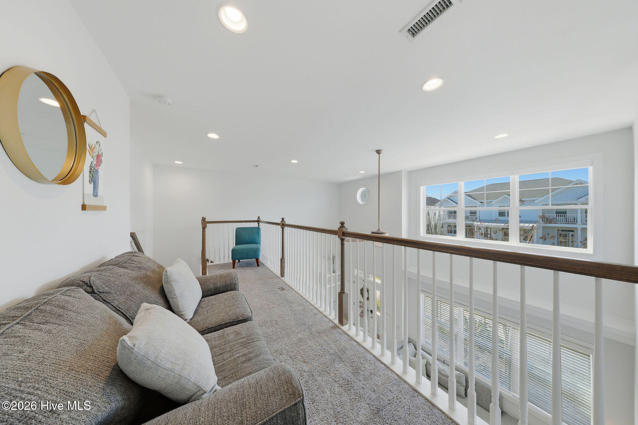 100561271 | Photo 24