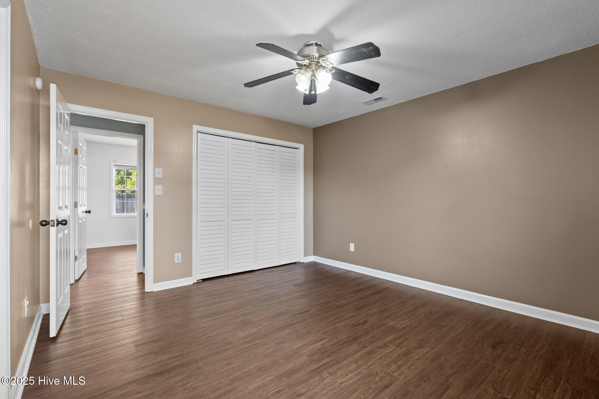 100545189 | Photo 26