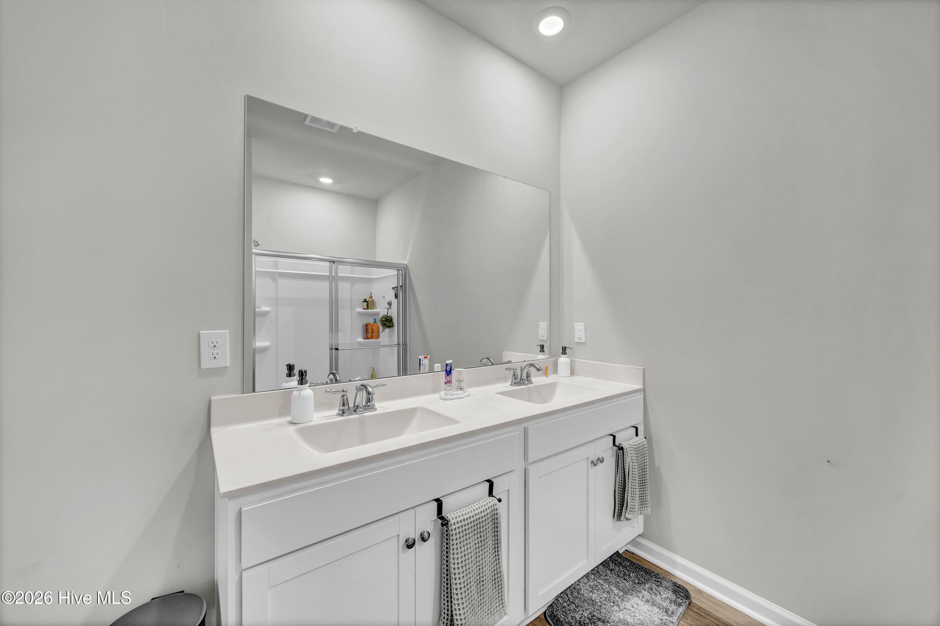 100548554 | Photo 21