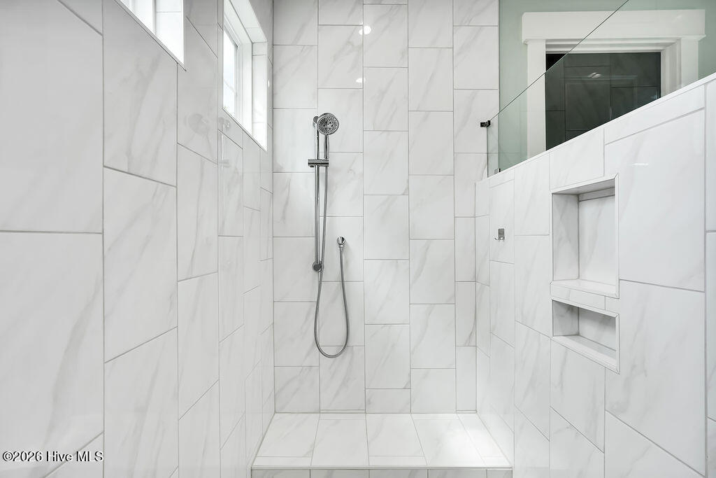 100564545 | Photo 25