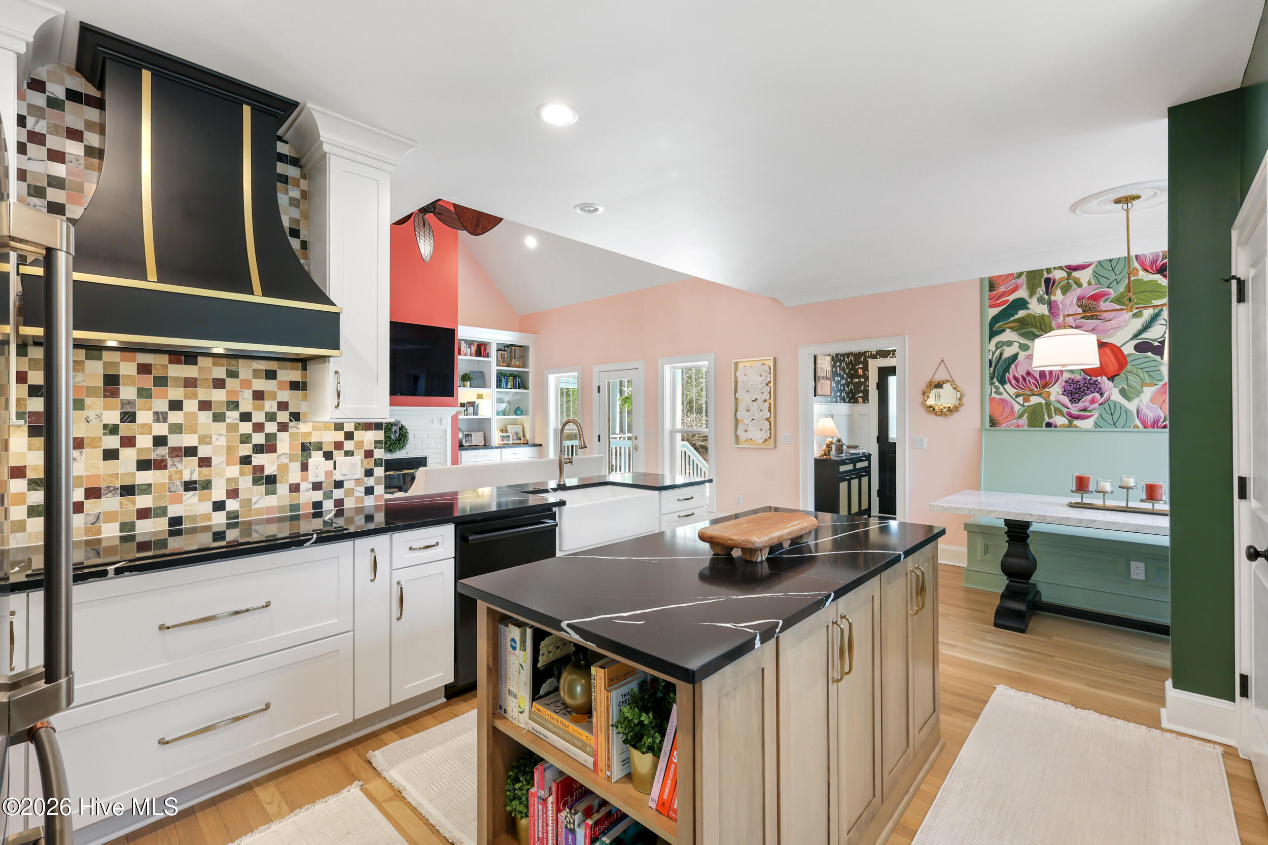 100562808 | Photo 17