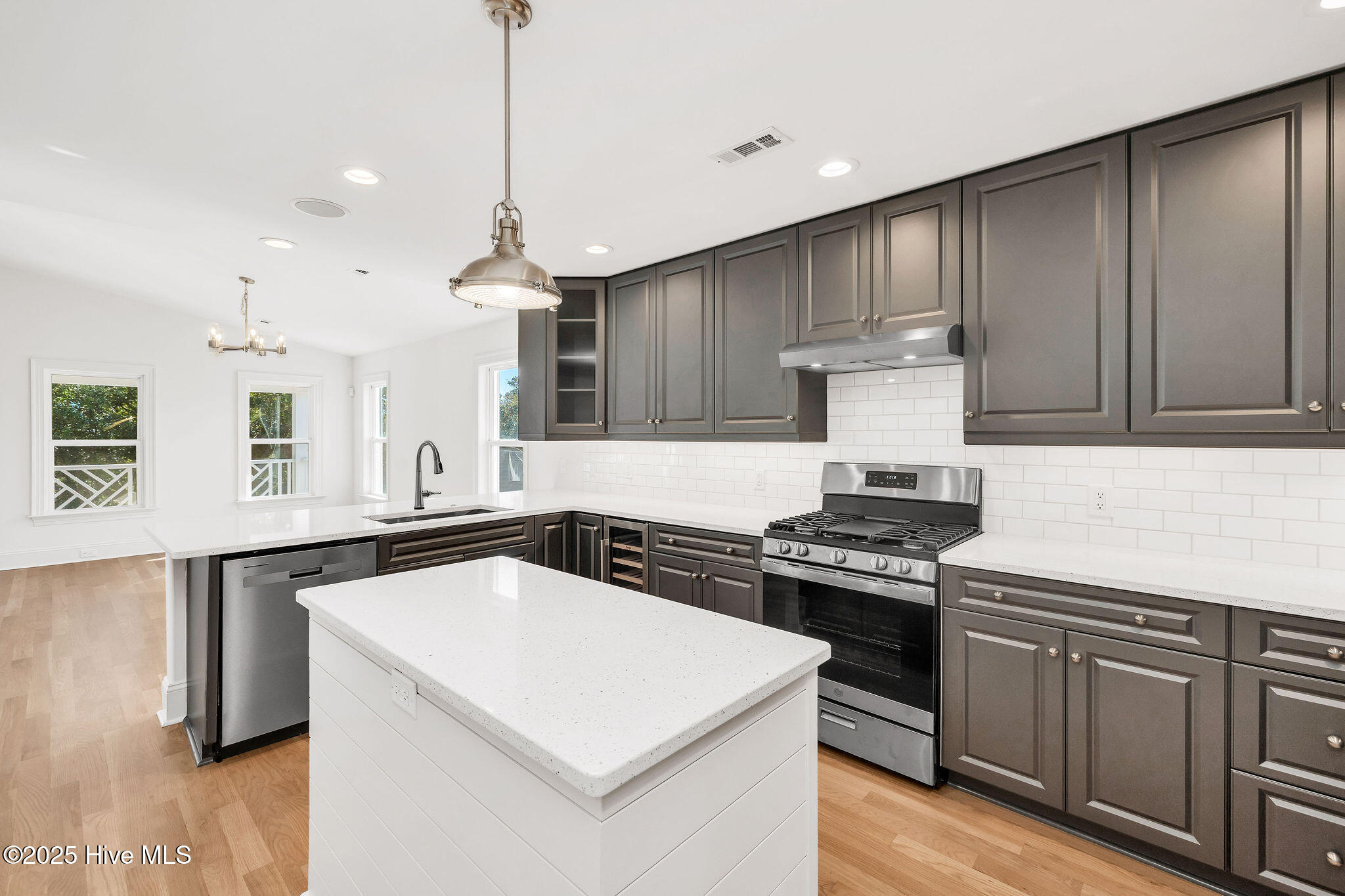 100540097 | Photo 10