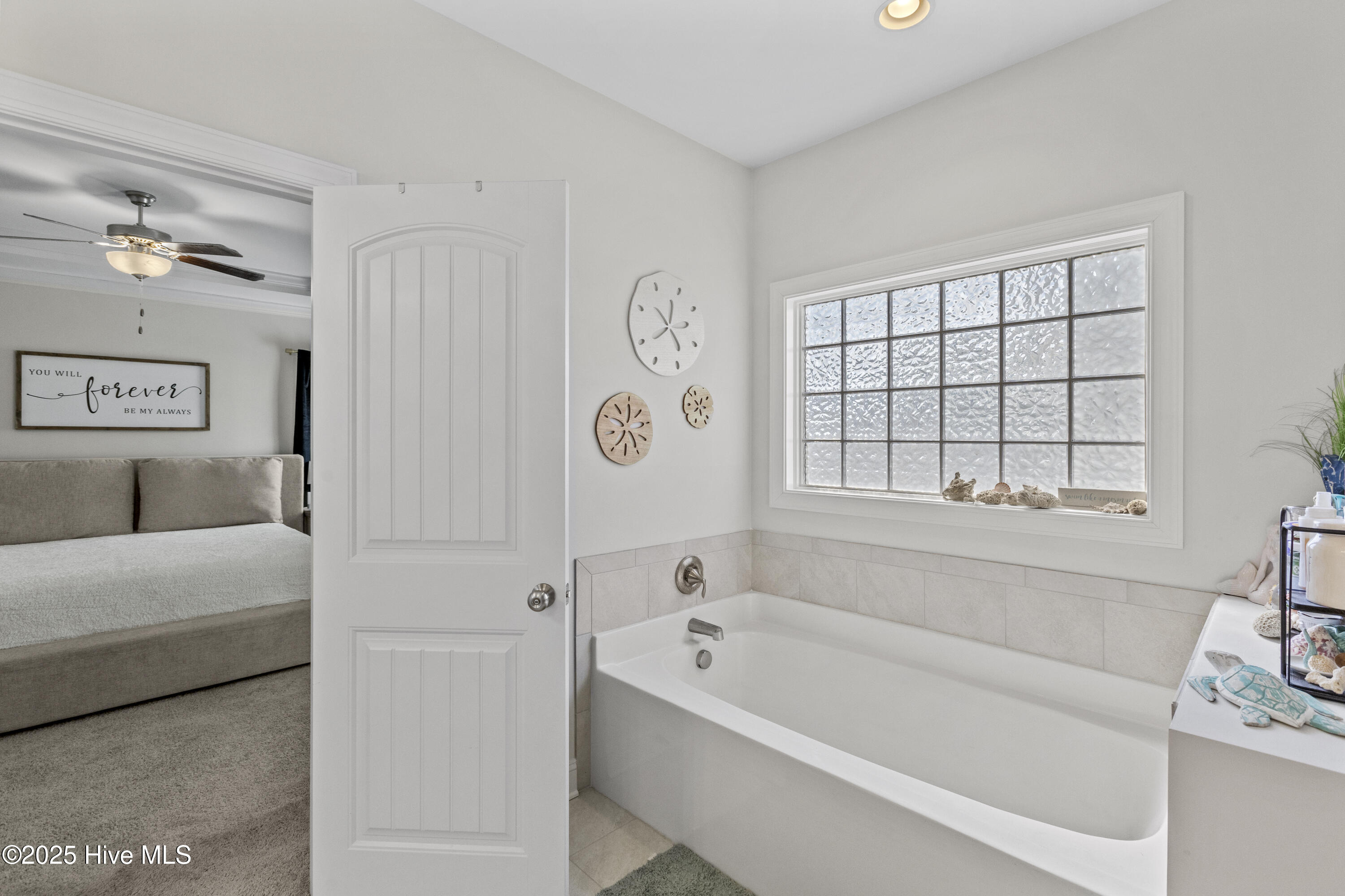 100518858 | Photo 24