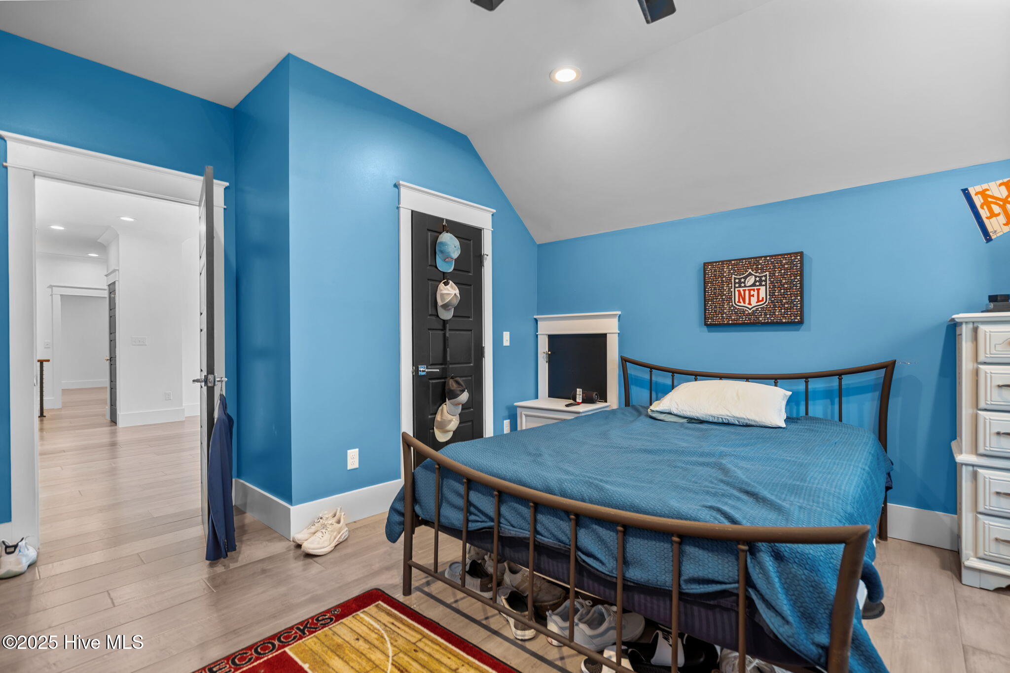 100532333 | Photo 67