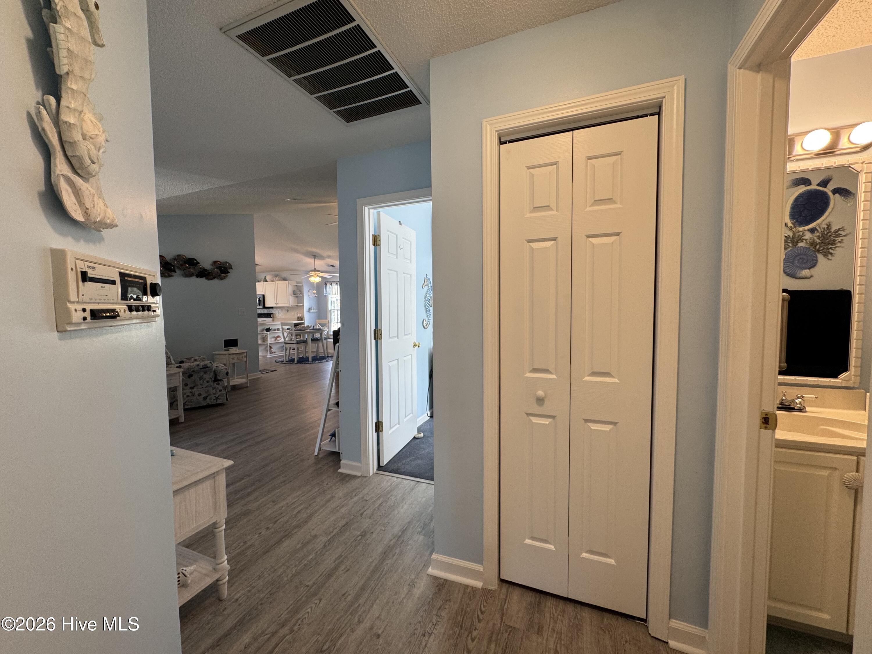 100563422 | Photo 19