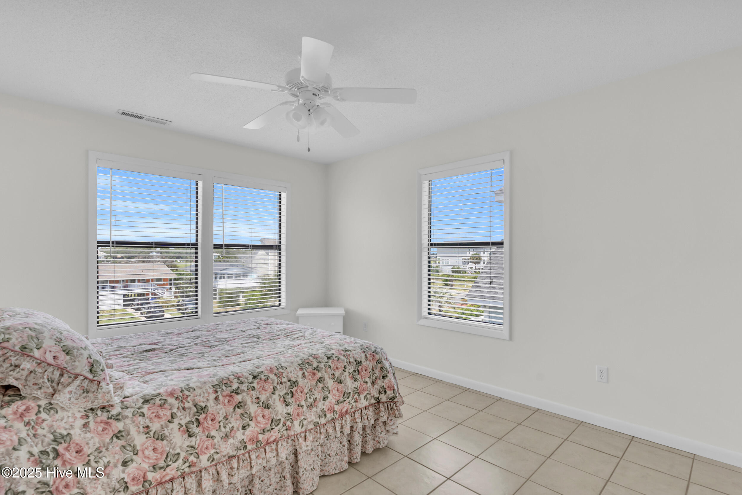 100521626 | Photo 27