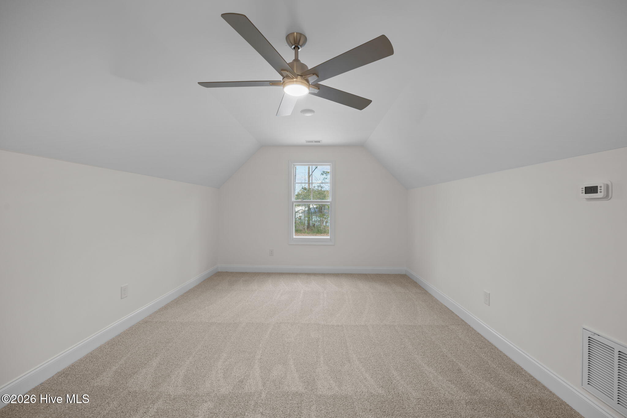 100528605 | Photo 37