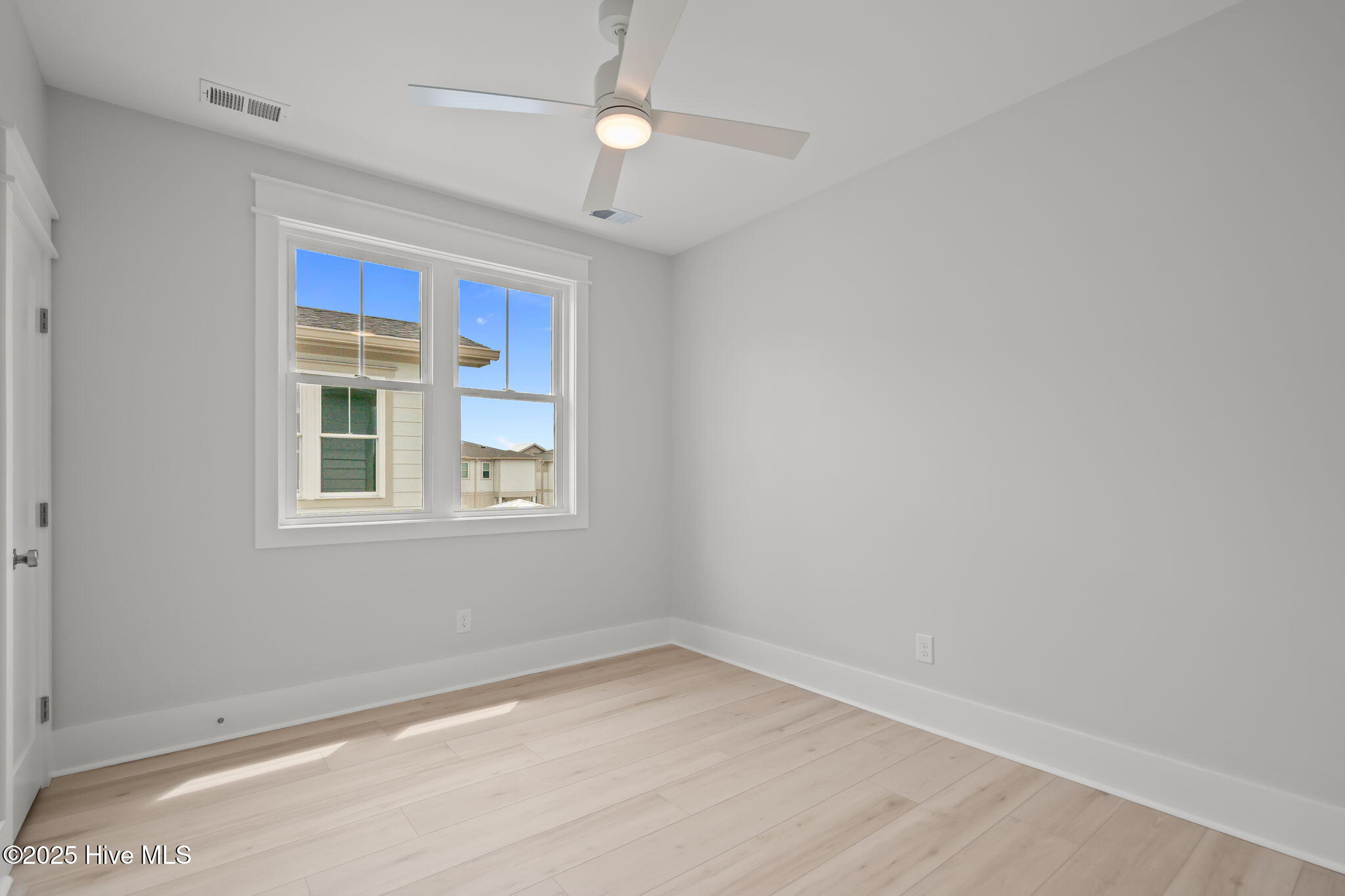 100537878 | Photo 35